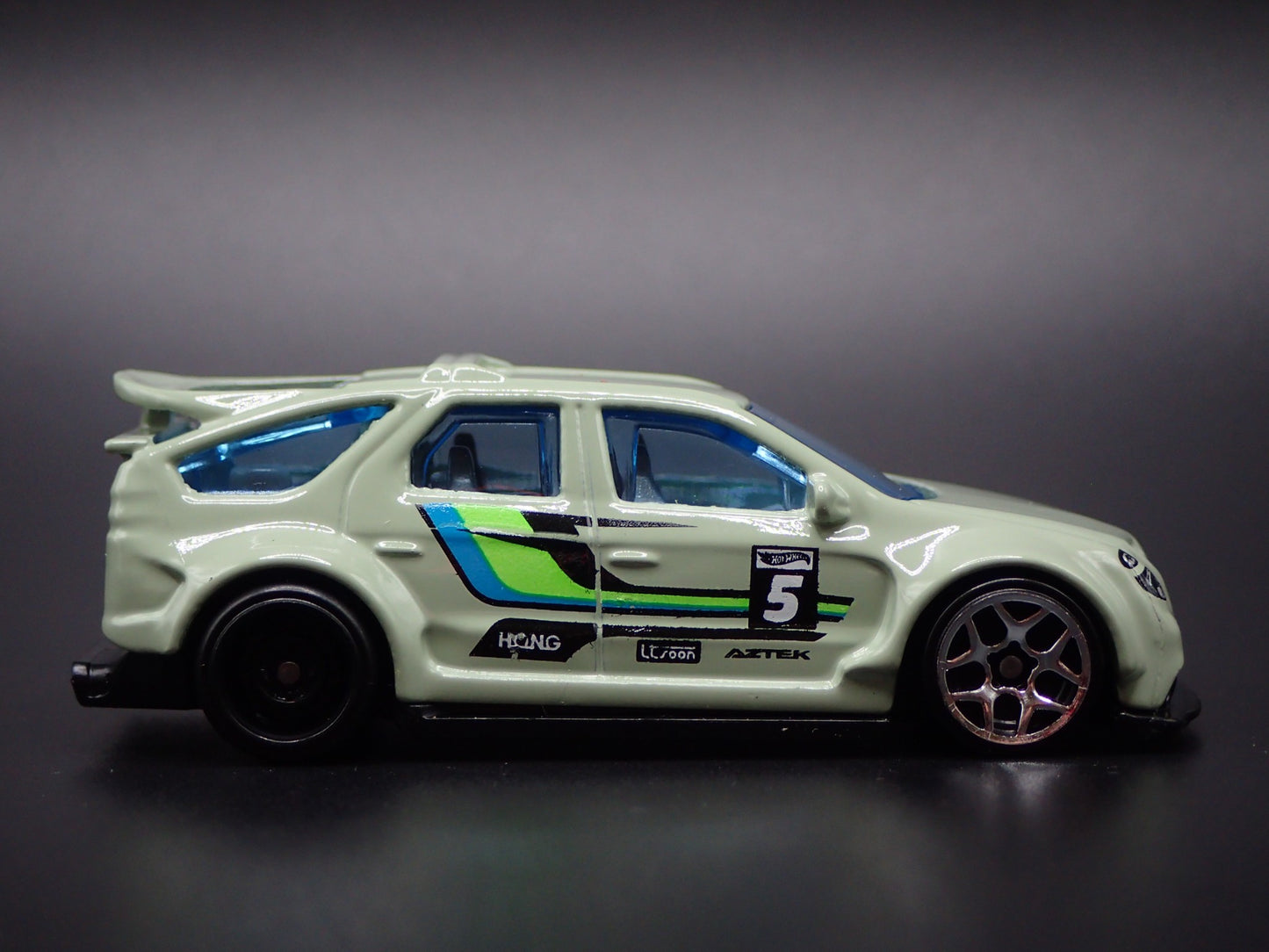 2001-2005 PONTIAC AZTEK GREEN 1:64 SCALE COLLECTIBLE DIORAMA DIECAST MODEL CAR