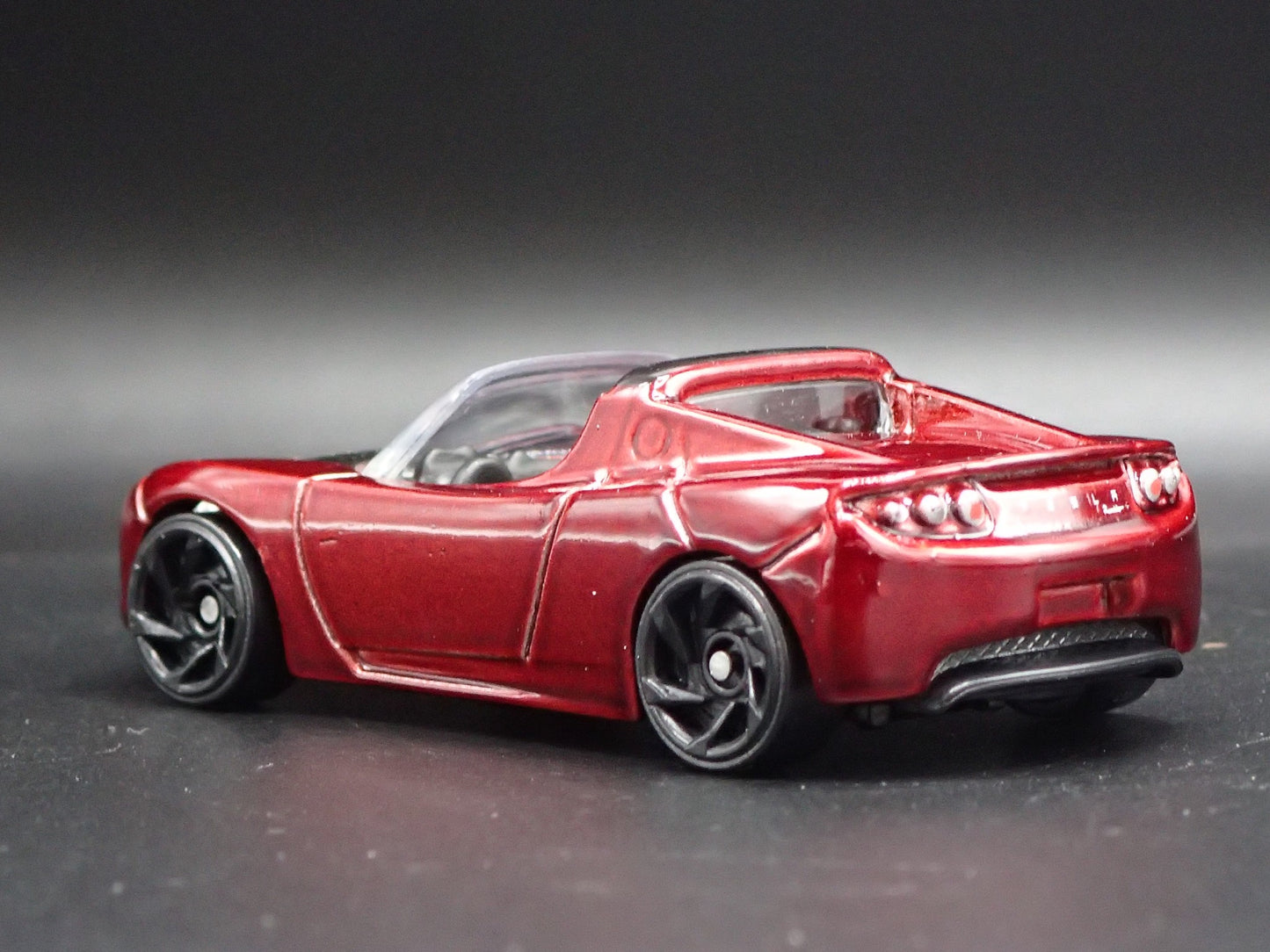 2008-2012 TESLA ROADSTER RED 1:64 SCALE COLLECTIBLE DIORAMA DIECAST MODEL CAR