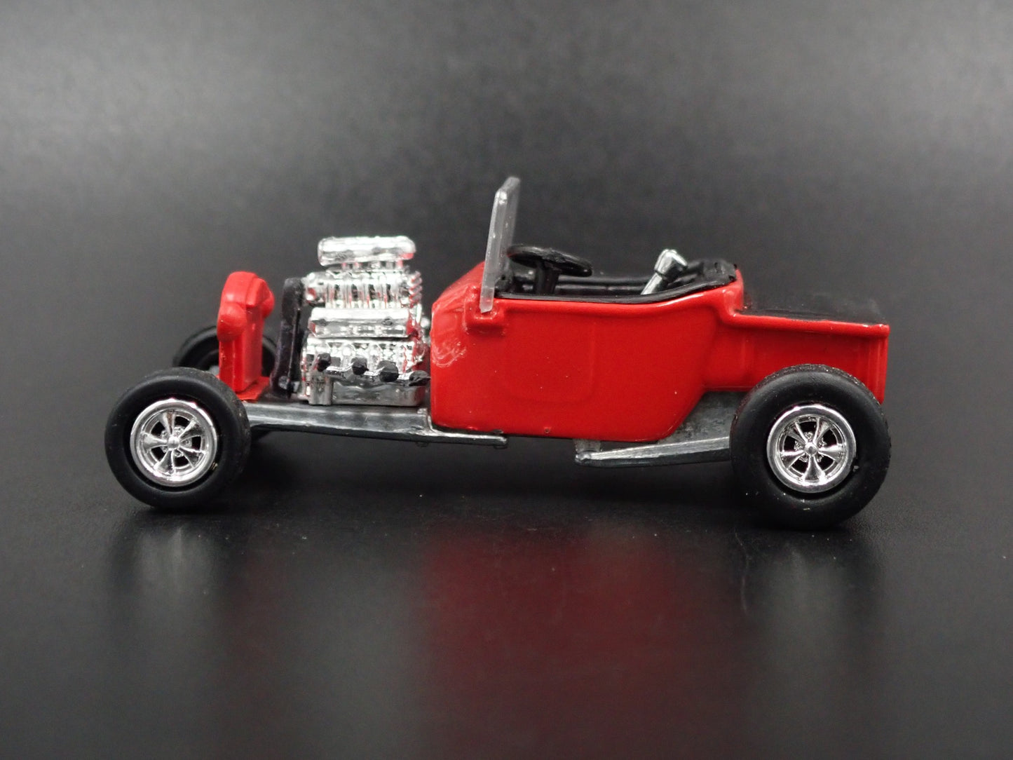 1923 23 FORD T BUCKET HOT ROD RED 1/64 SCALE COLLECTIBLE DIORAMA DIECAST MODEL CAR