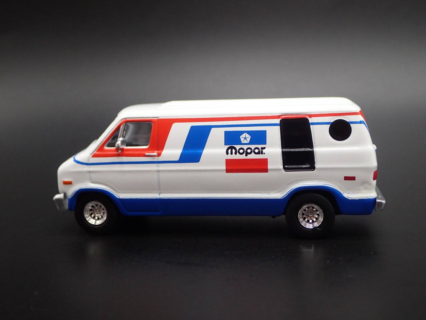 1976 76 DODGE B100 VAN MOPAR 1:64 SCALE COLLECTIBLE DIORAMA DIECAST MODEL CAR