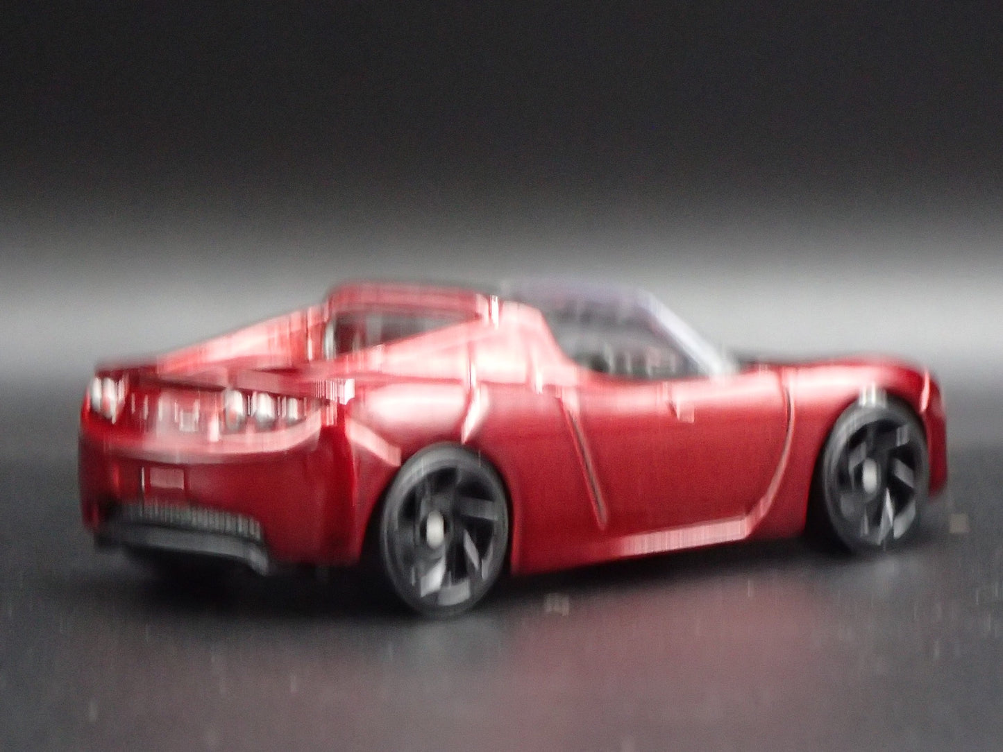 2008-2012 TESLA ROADSTER RED 1:64 SCALE COLLECTIBLE DIORAMA DIECAST MODEL CAR