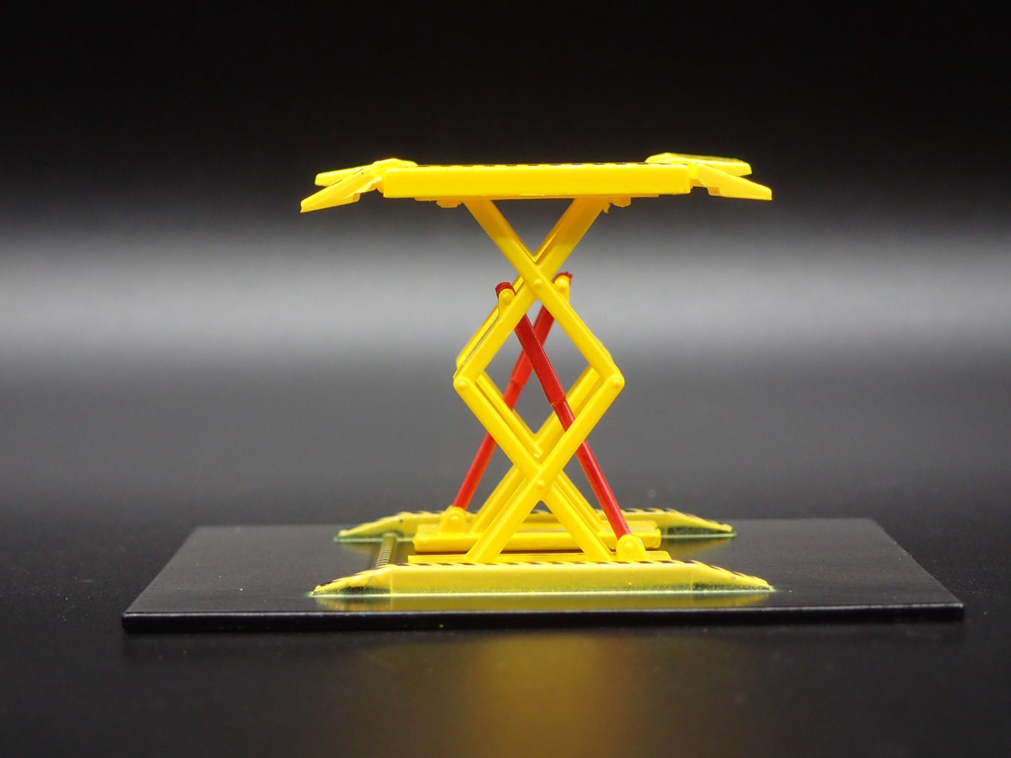 SHELL 1:64 SCALE AUTO SHOP MECHANIC GARAGE DOUBLE SCISSOR CAR LIFT DIORAMA MODEL