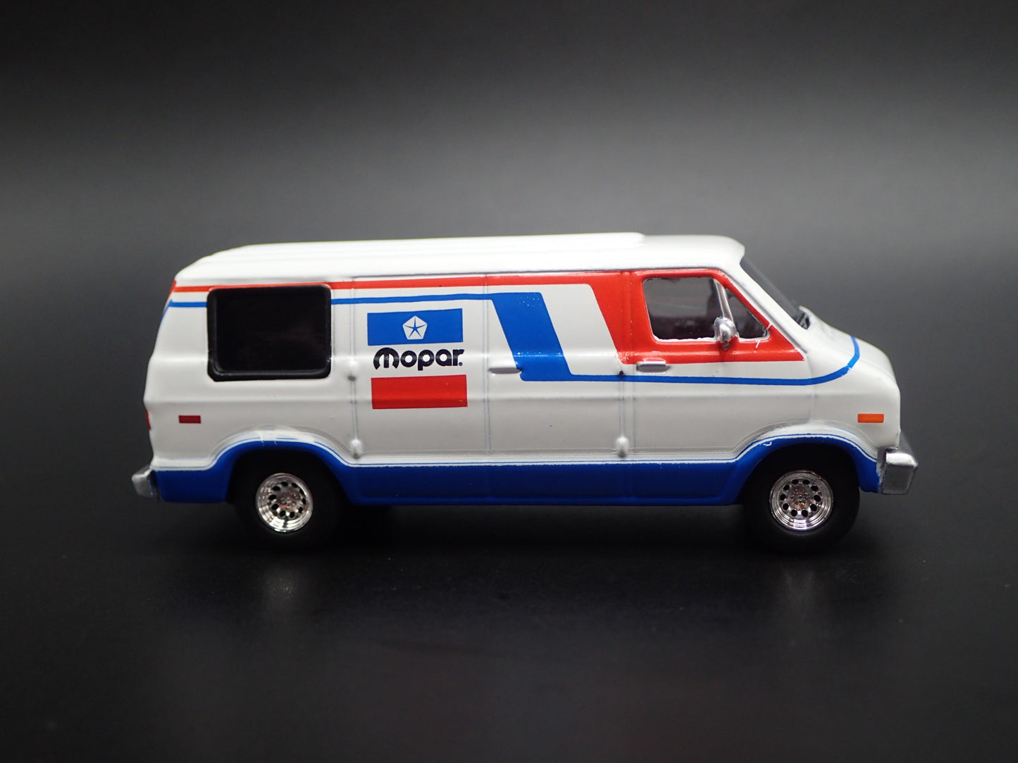 1976 76 DODGE B100 VAN MOPAR 1:64 SCALE COLLECTIBLE DIORAMA DIECAST MODEL CAR