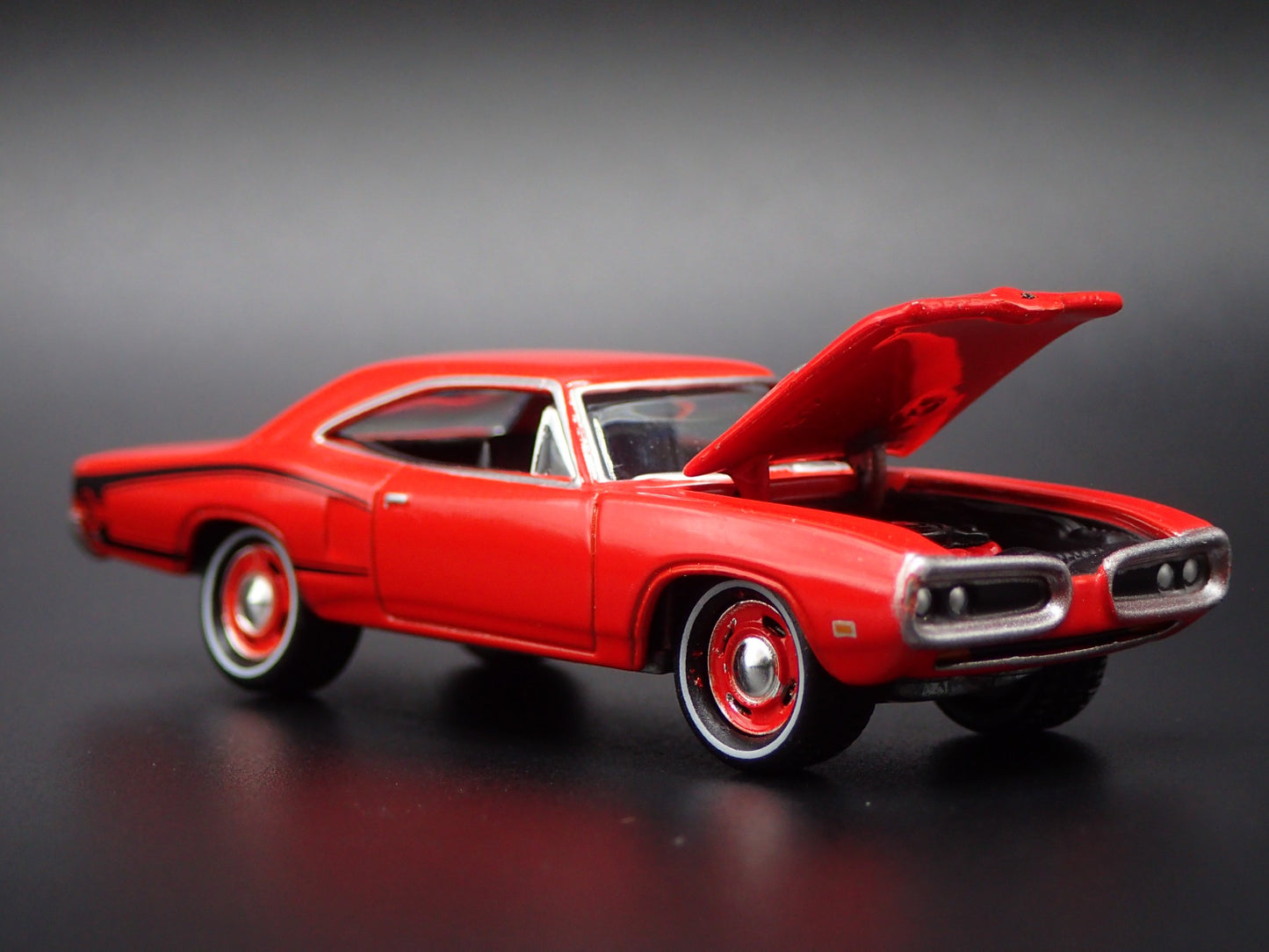 1970 70 DODGE CORONET SUPER BEE ORANGE 1:64 SCALE DIORAMA DIECAST MODEL CAR