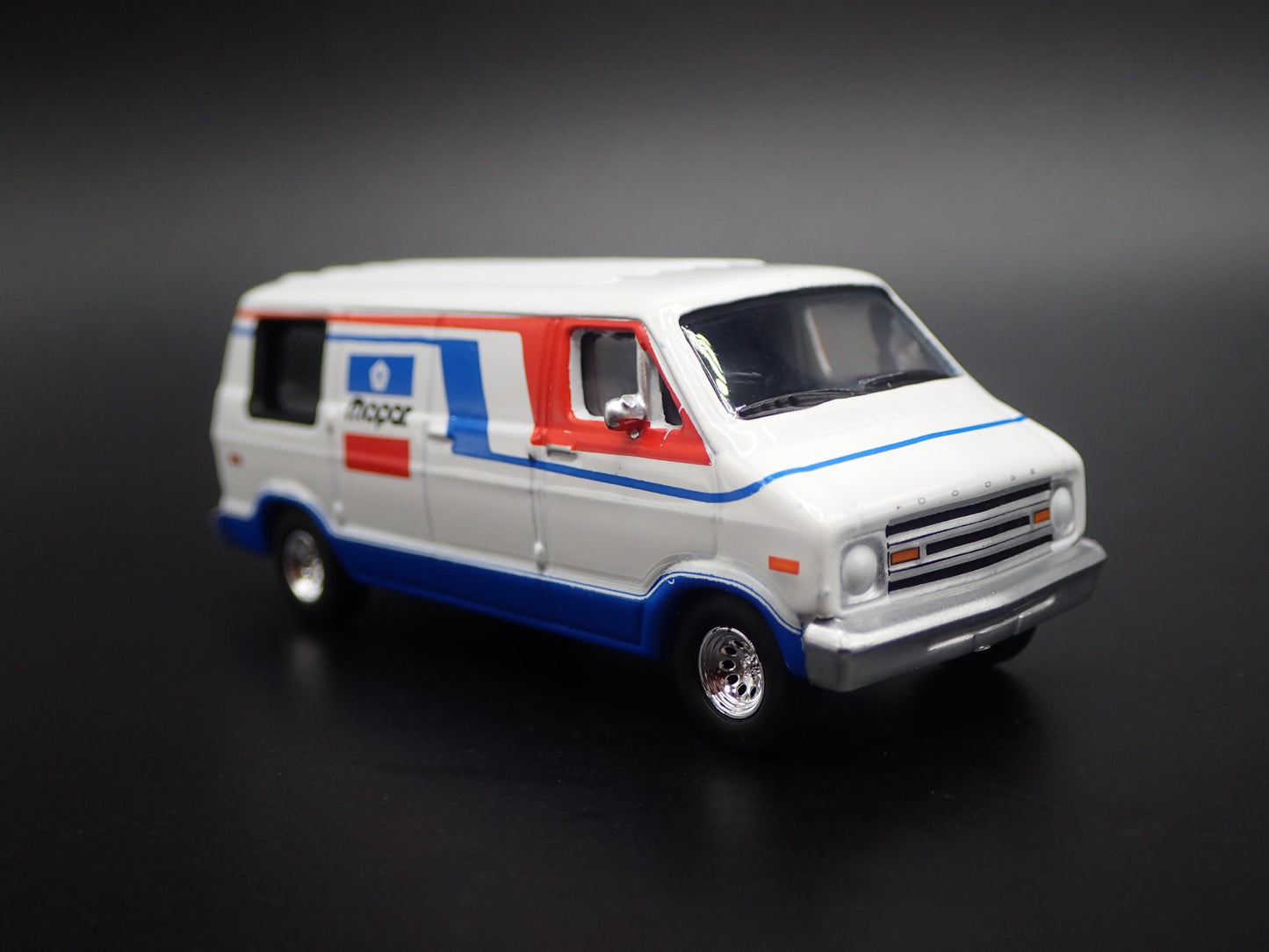 1976 76 DODGE B100 VAN MOPAR 1:64 SCALE COLLECTIBLE DIORAMA DIECAST MODEL CAR