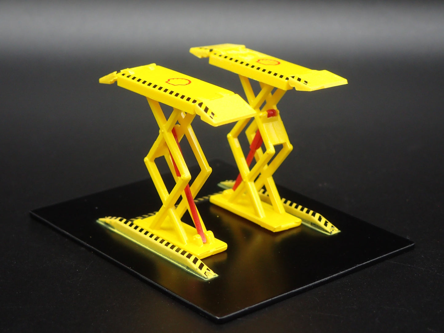 SHELL 1:64 SCALE AUTO SHOP MECHANIC GARAGE DOUBLE SCISSOR CAR LIFT DIORAMA MODEL