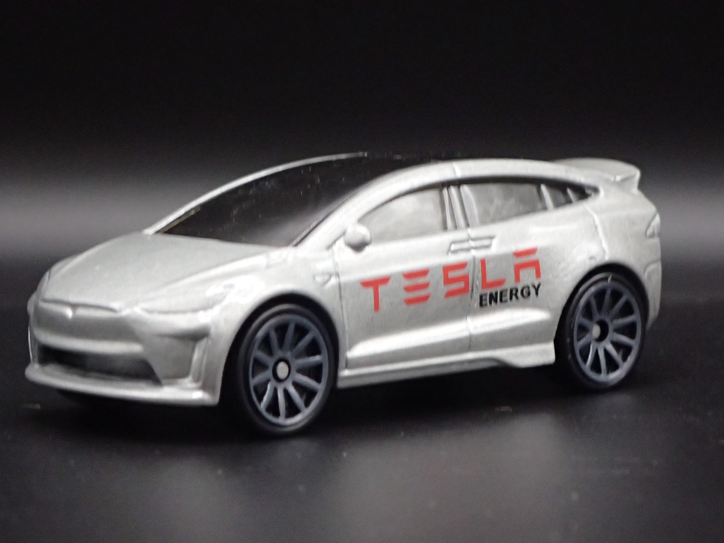 2016-2025 TESLA MODEL X SUV 1:64 SCALE COLLECTIBLE DIORAMA DIECAST MODEL CAR