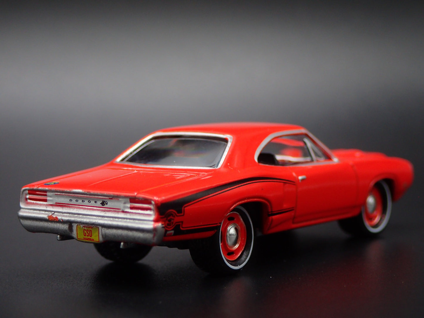 1970 70 DODGE CORONET SUPER BEE ORANGE 1:64 SCALE DIORAMA DIECAST MODEL CAR