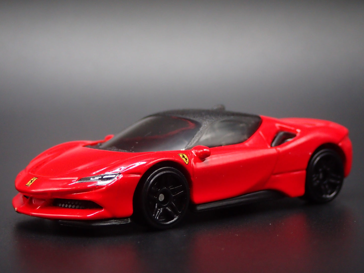 2020-2025 FERRARI SF90 STRADALE 1:64 SCALE COLLECTIBLE DIORAMA DIECAST MODEL CAR