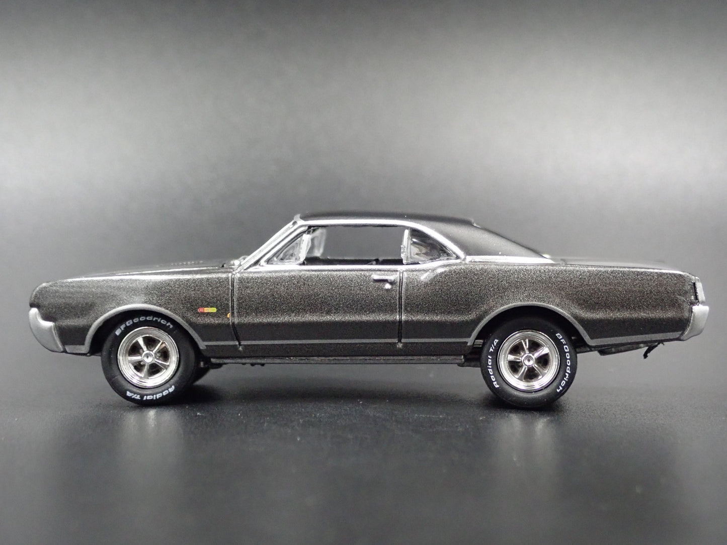 1967 67 OLDS OLDSMOBILE 442 W-30 GRAY 1:64 SCALE COLLECTIBLE DIECAST MODEL CAR