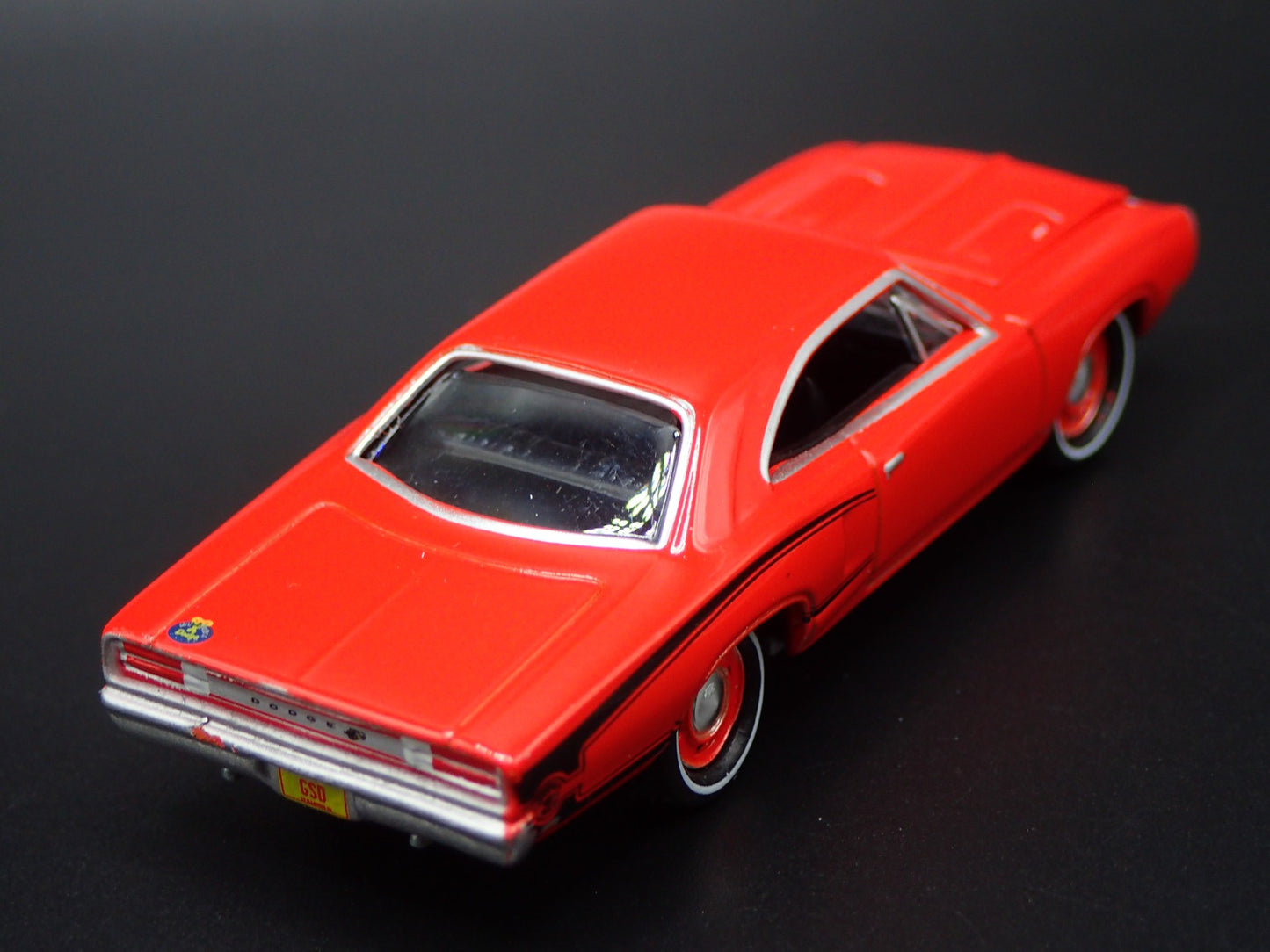 1970 70 DODGE CORONET SUPER BEE ORANGE 1:64 SCALE DIORAMA DIECAST MODEL CAR