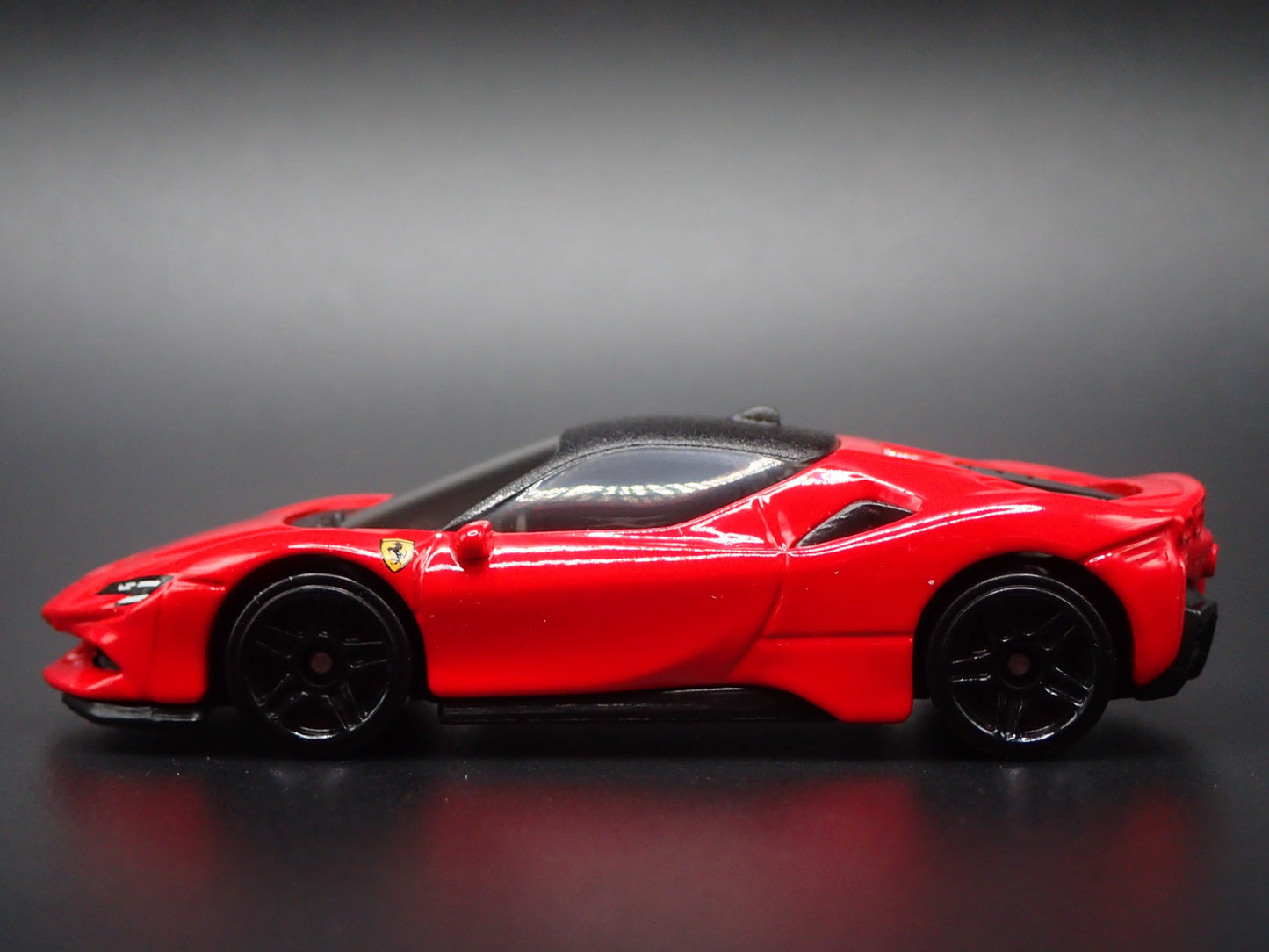 2020-2025 FERRARI SF90 STRADALE 1:64 SCALE COLLECTIBLE DIORAMA DIECAST MODEL CAR