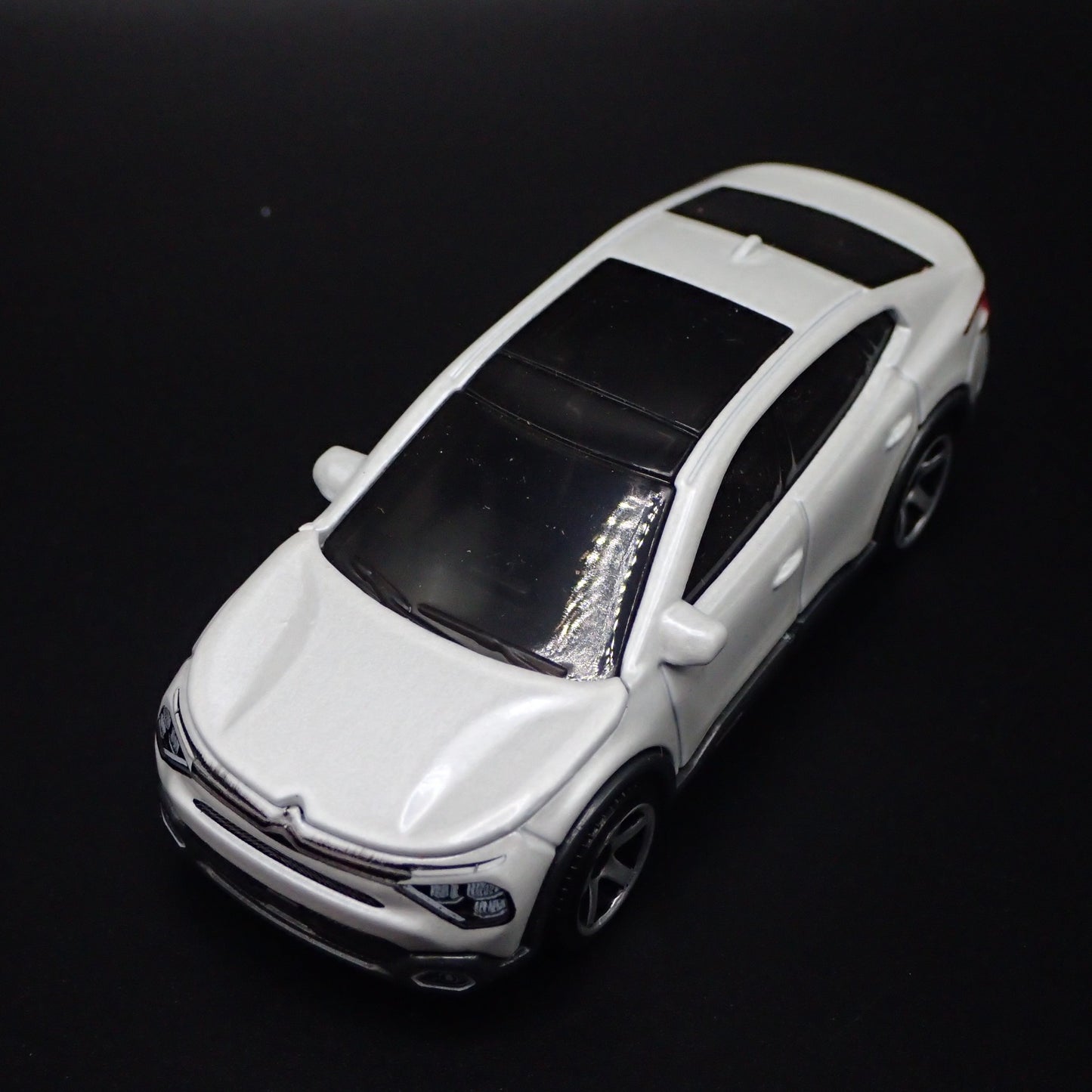2023-2025 CITROEN E-C4 X WHITE 1:64 SCALE COLLECTIBLE DIORAMA DIECAST MODEL CAR