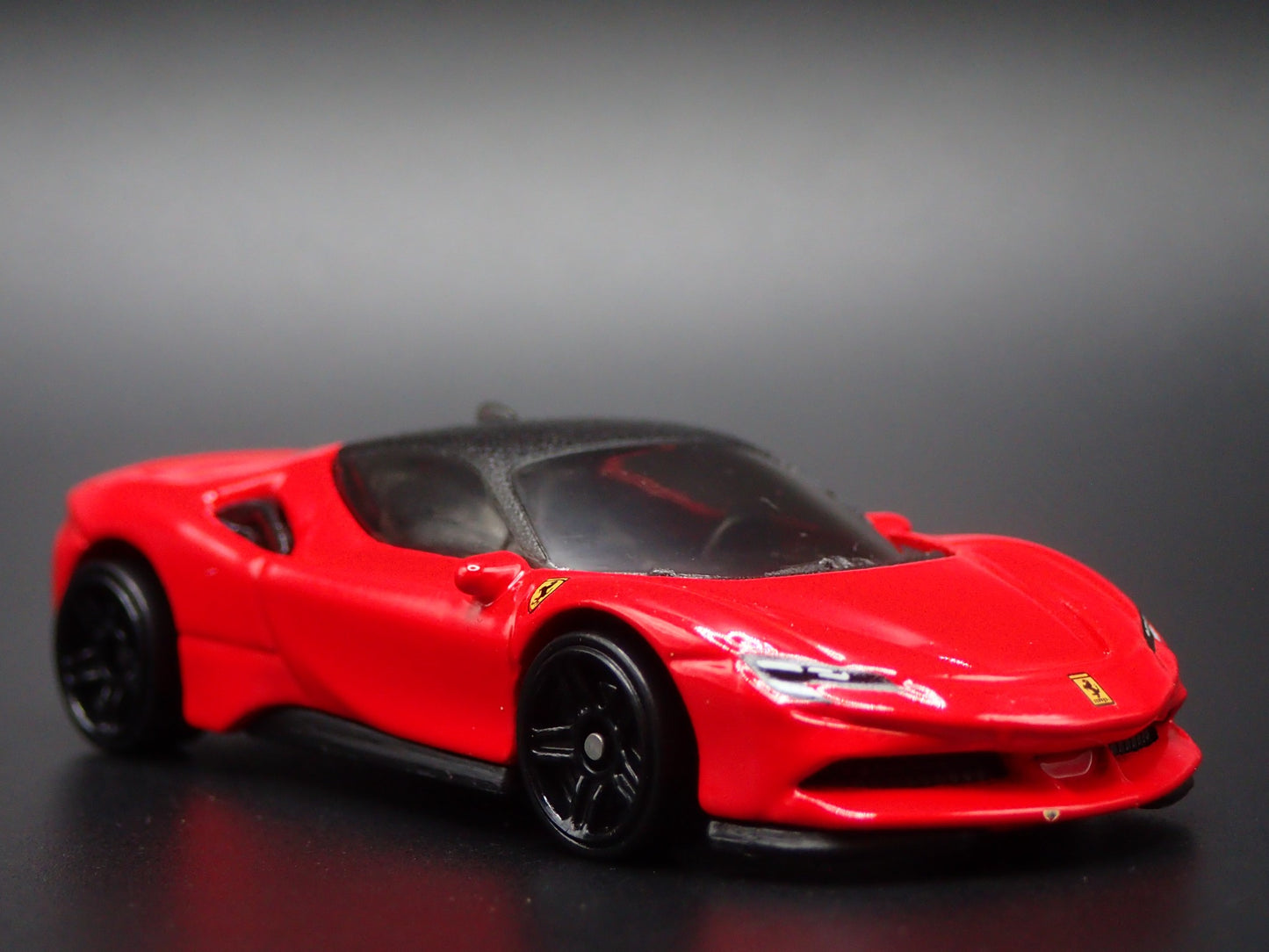 2020-2025 FERRARI SF90 STRADALE 1:64 SCALE COLLECTIBLE DIORAMA DIECAST MODEL CAR