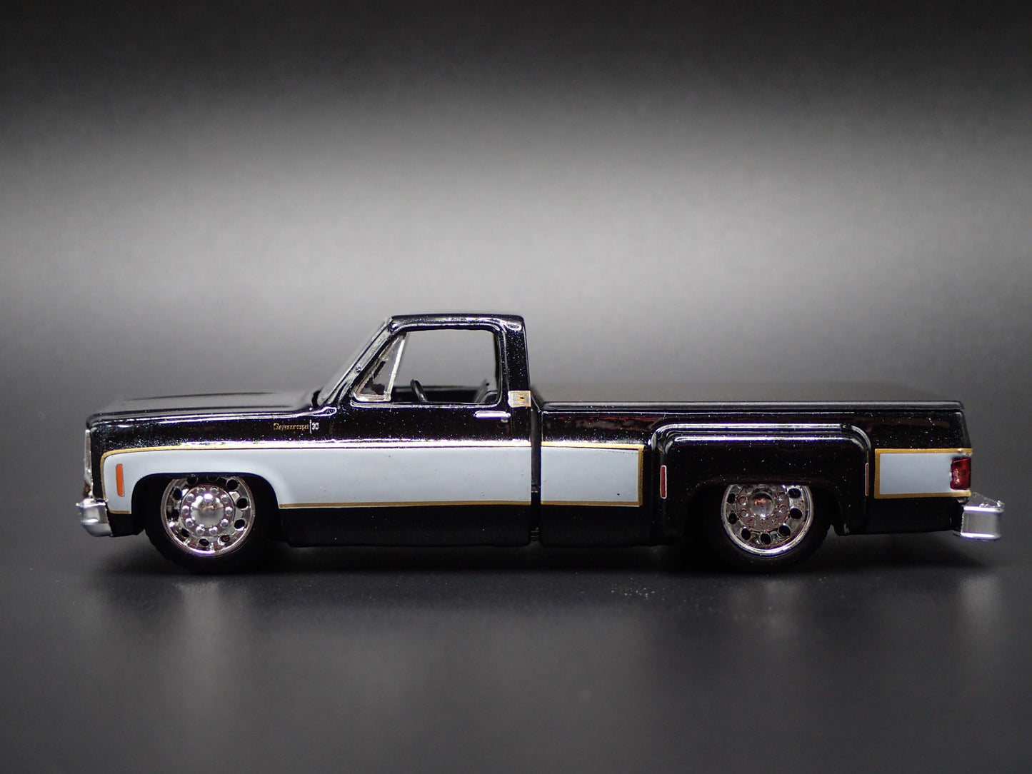 1977 CHEVY CHEVROLET SILVERADO 30 DUALLY SQUAREBODY TRUCK 1/64 DIECAST MODEL CAR