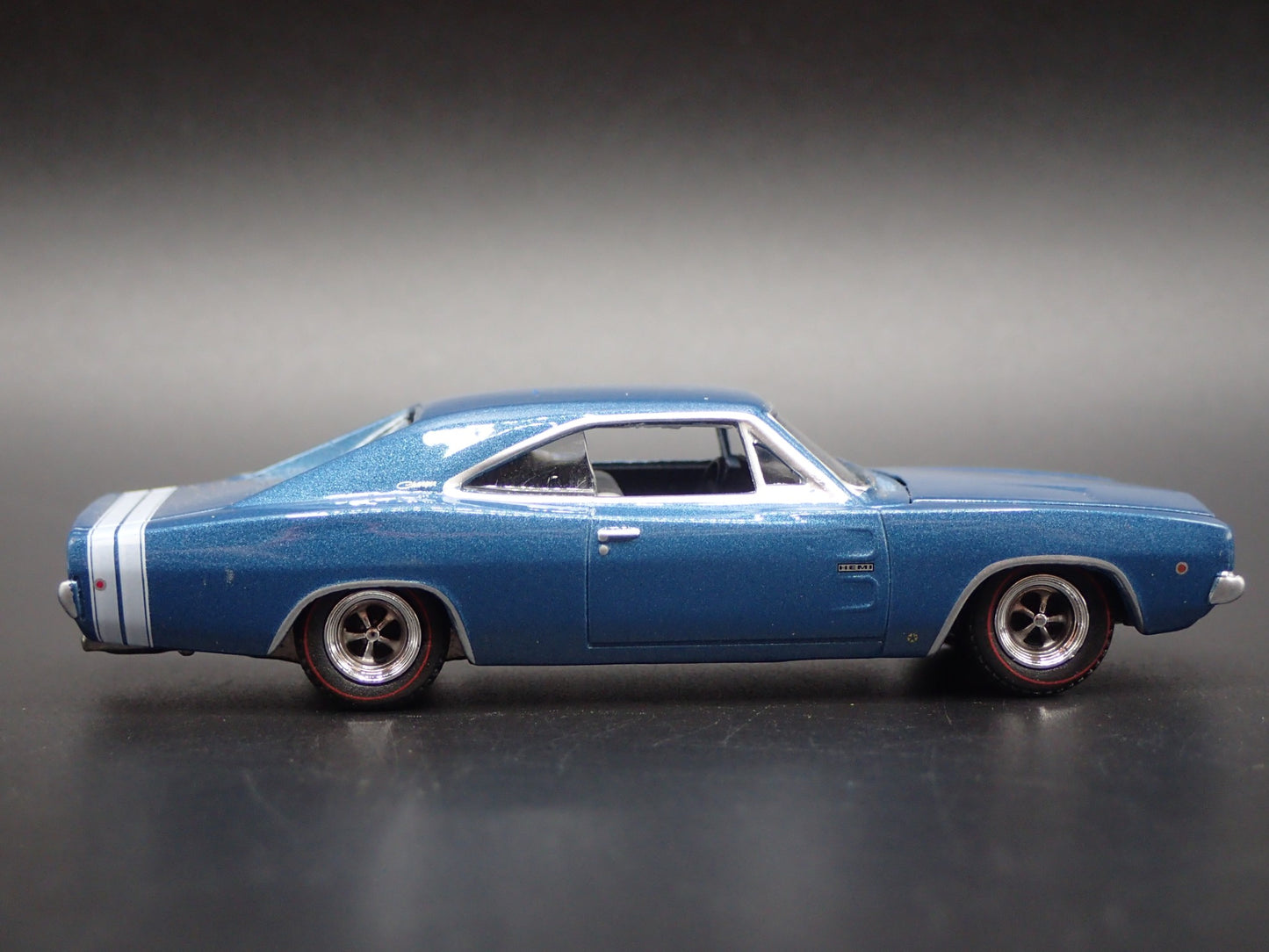 1968 68 DODGE CHARGER RT HEMI 1:64 SCALE COLLECTIBLE DIORAMA DIECAST MODEL CAR