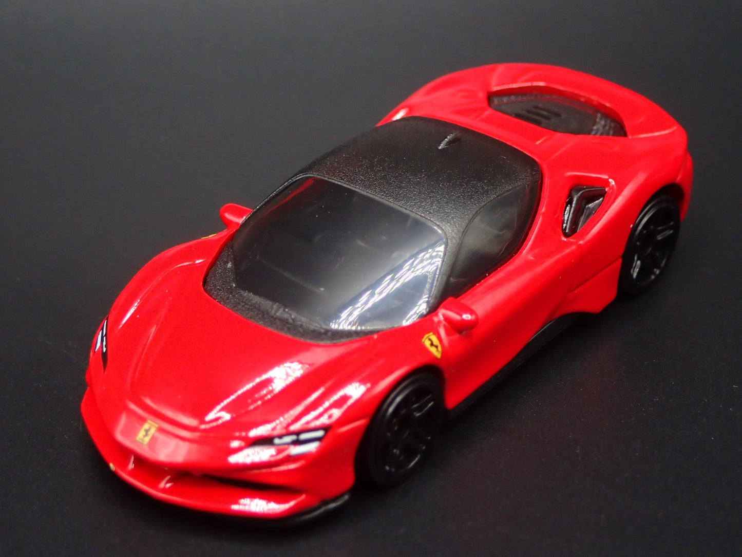 2020-2025 FERRARI SF90 STRADALE 1:64 SCALE COLLECTIBLE DIORAMA DIECAST MODEL CAR
