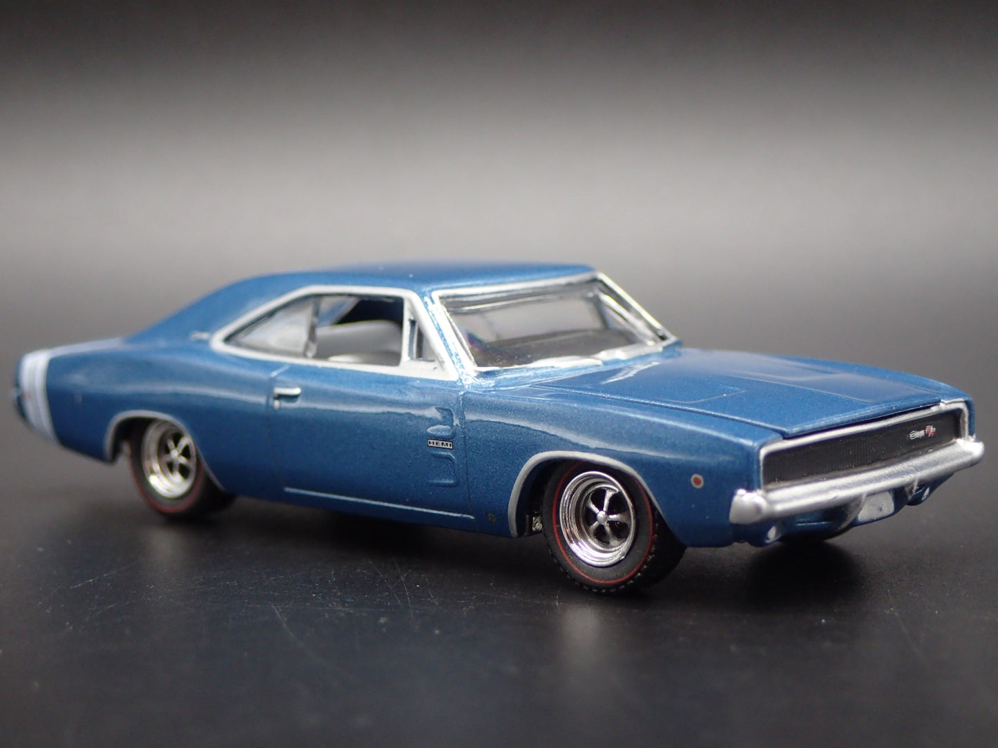 1968 68 DODGE CHARGER RT HEMI 1:64 SCALE COLLECTIBLE DIORAMA DIECAST MODEL CAR