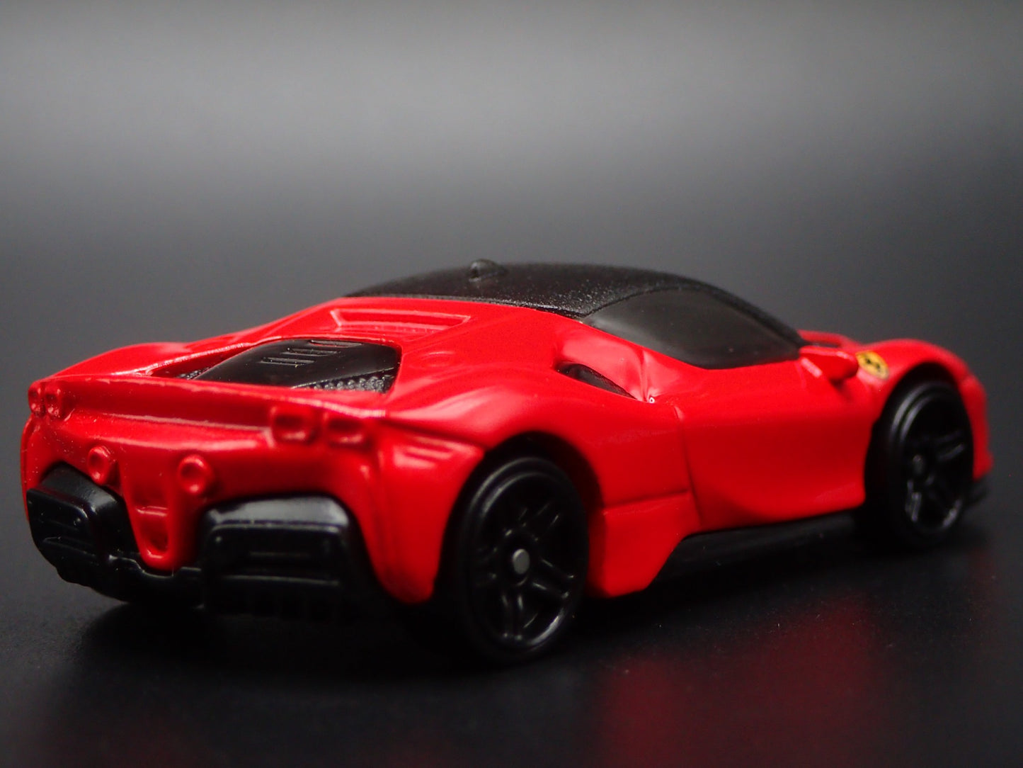 2020-2025 FERRARI SF90 STRADALE 1:64 SCALE COLLECTIBLE DIORAMA DIECAST MODEL CAR