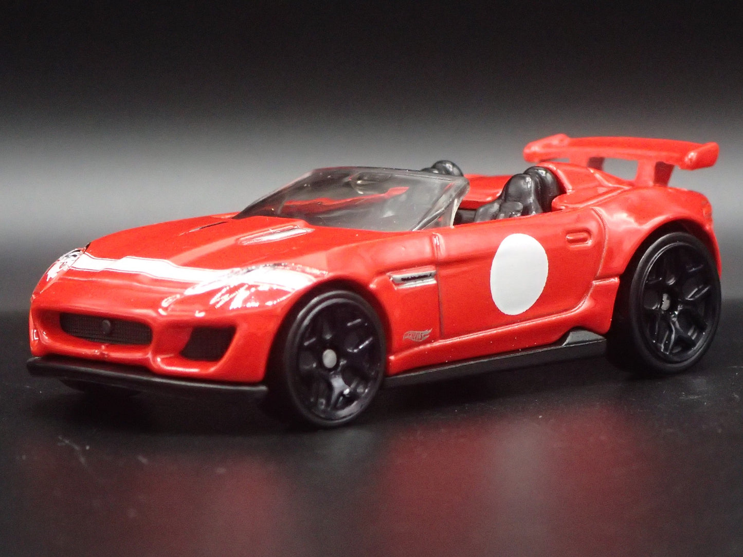 2015-2016 JAGUAR F-TYPE PROJECT 7 RED 1:64 SCALE DIORAMA DIECAST MODEL CAR