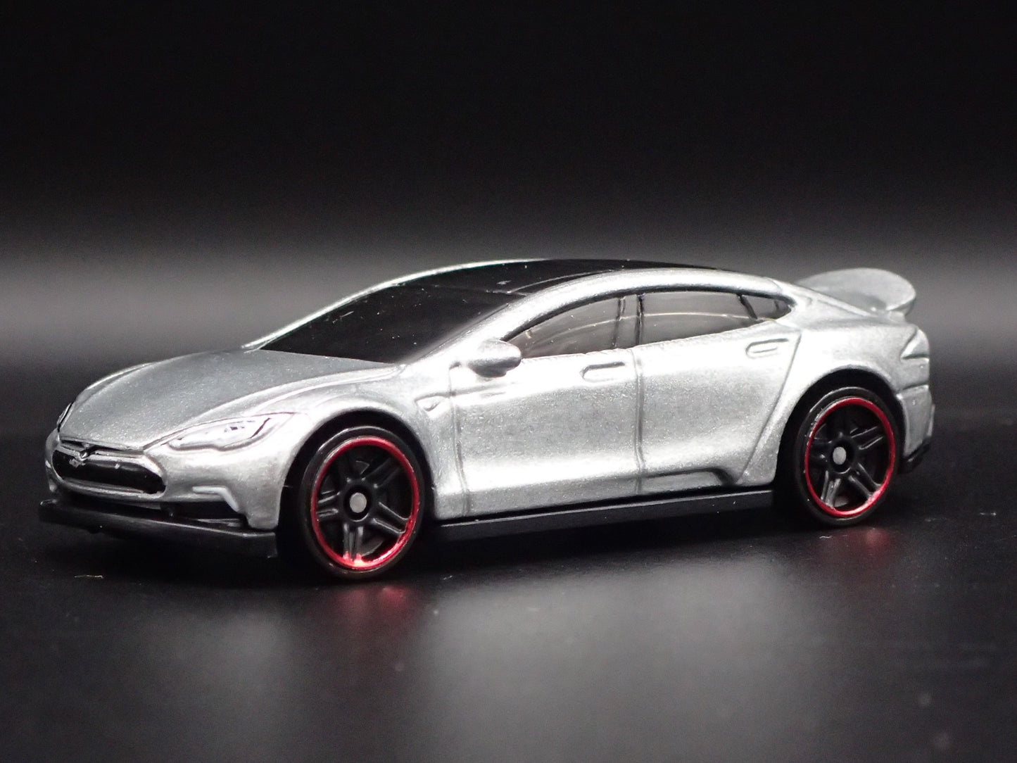 2012-2016 TESLA MODEL S 1/64 SCALE LIMITED COLLECTIBLE DIORAMA DIECAST MODEL CAR