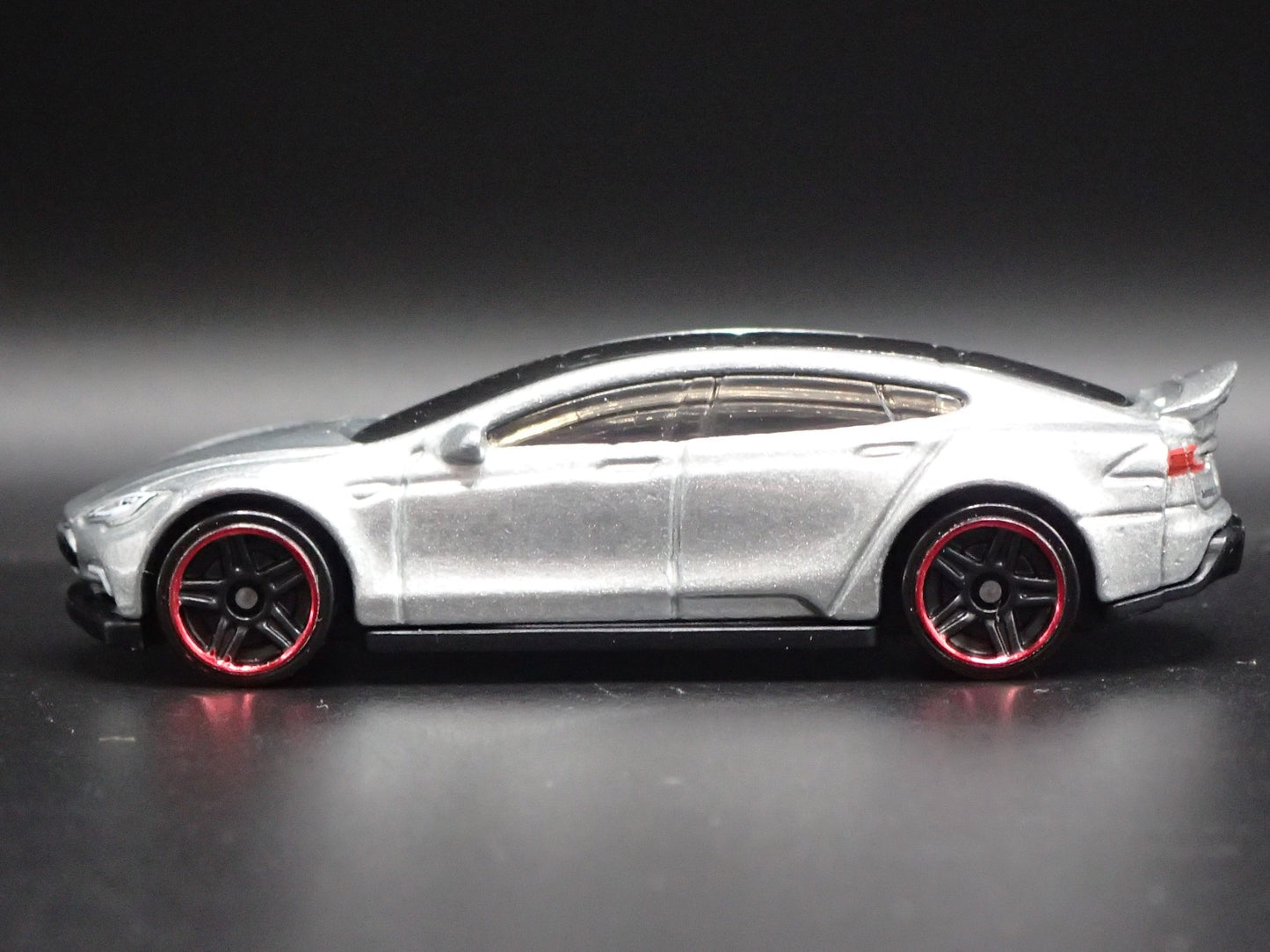2012-2016 TESLA MODEL S 1/64 SCALE LIMITED COLLECTIBLE DIORAMA DIECAST MODEL CAR