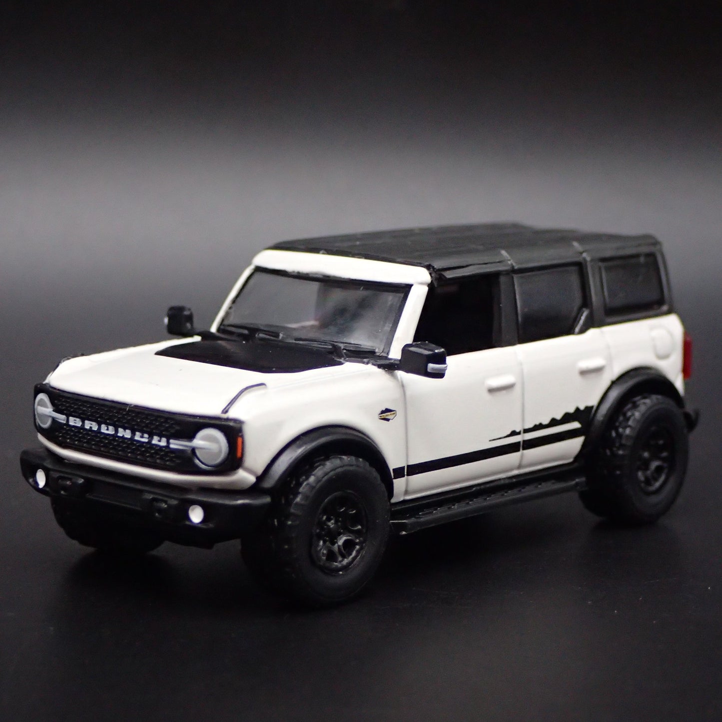 2021-2025 FORD BRONCO WILDTRAK 4 FOUR DOOR 1:64 SCALE DIORAMA DIECAST MODEL CAR