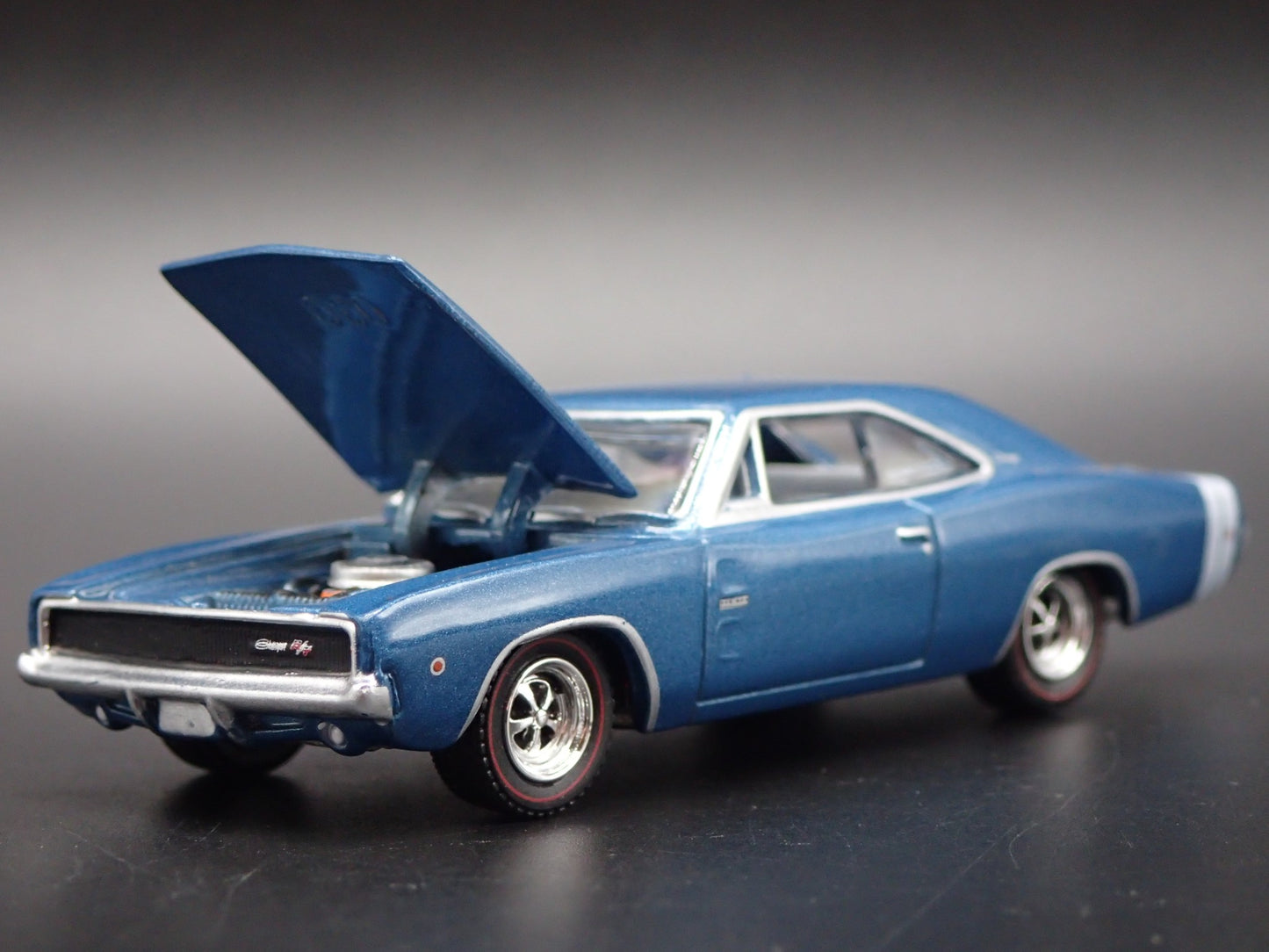 1968 68 DODGE CHARGER RT HEMI 1:64 SCALE COLLECTIBLE DIORAMA DIECAST MODEL CAR