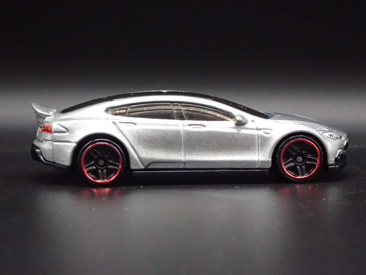 2012-2016 TESLA MODEL S 1/64 SCALE LIMITED COLLECTIBLE DIORAMA DIECAST MODEL CAR
