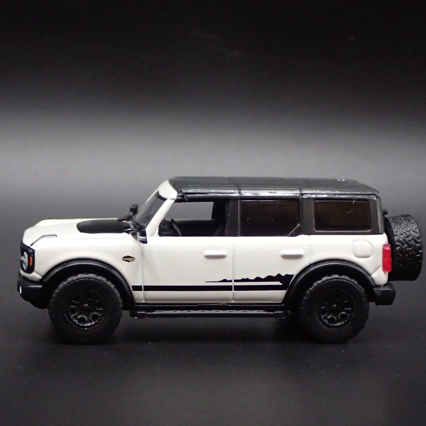 2021-2025 FORD BRONCO WILDTRAK 4 FOUR DOOR 1:64 SCALE DIORAMA DIECAST MODEL CAR