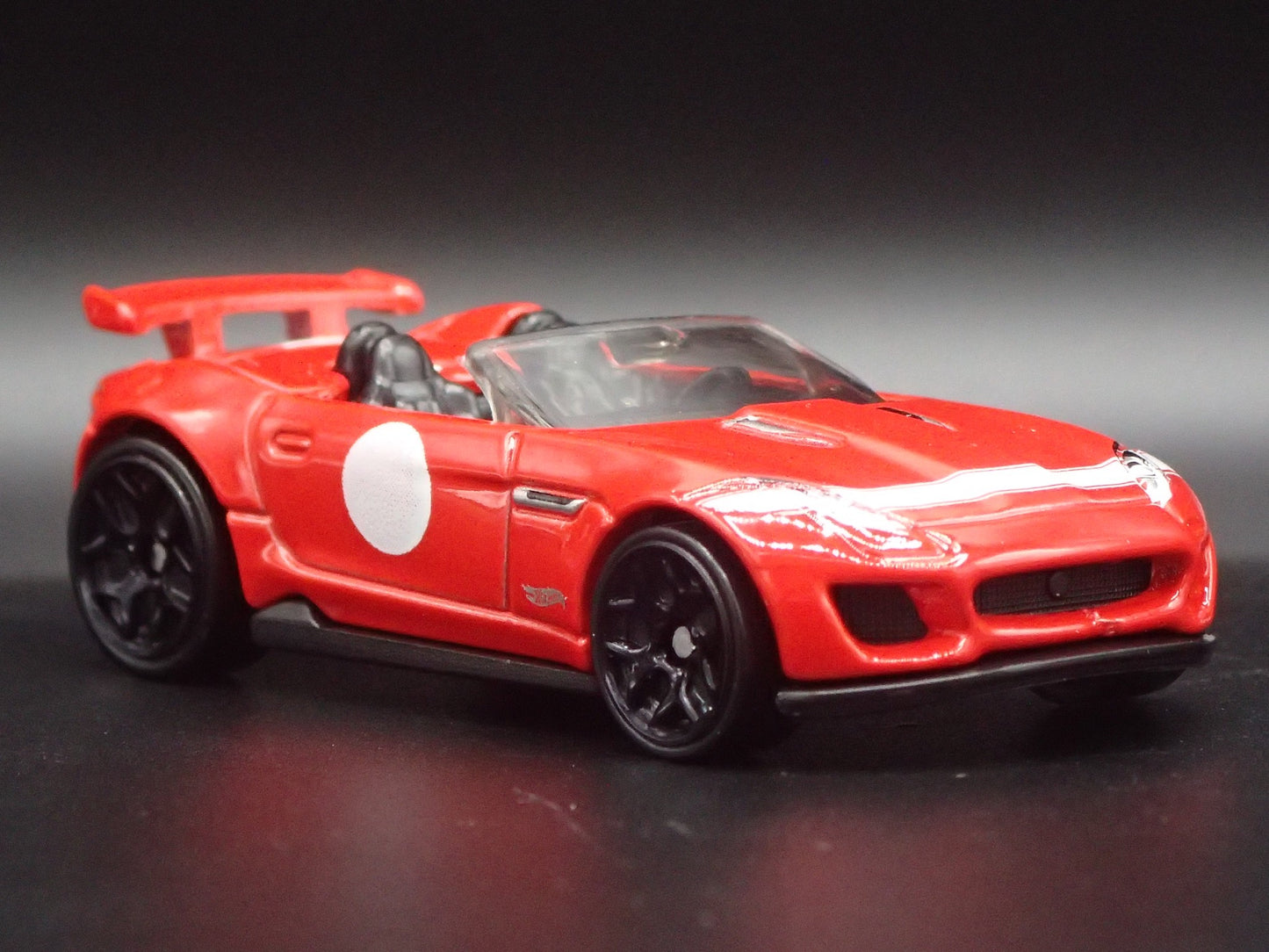 2015-2016 JAGUAR F-TYPE PROJECT 7 RED 1:64 SCALE DIORAMA DIECAST MODEL CAR