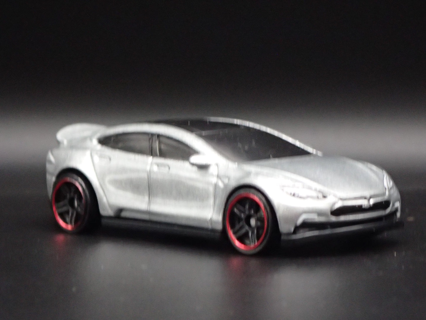 2012-2016 TESLA MODEL S 1/64 SCALE LIMITED COLLECTIBLE DIORAMA DIECAST MODEL CAR