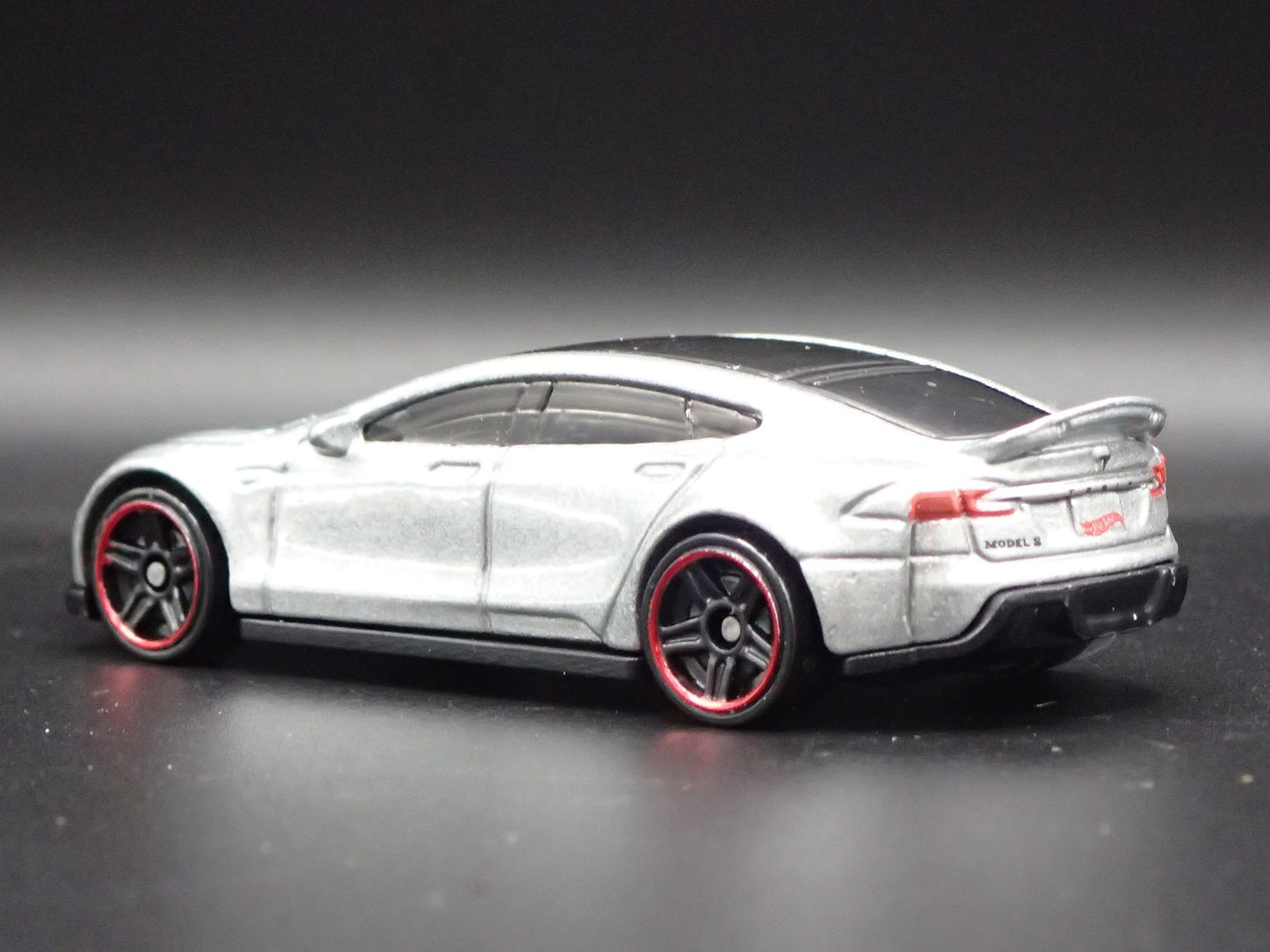 2012-2016 TESLA MODEL S 1/64 SCALE LIMITED COLLECTIBLE DIORAMA DIECAST MODEL CAR