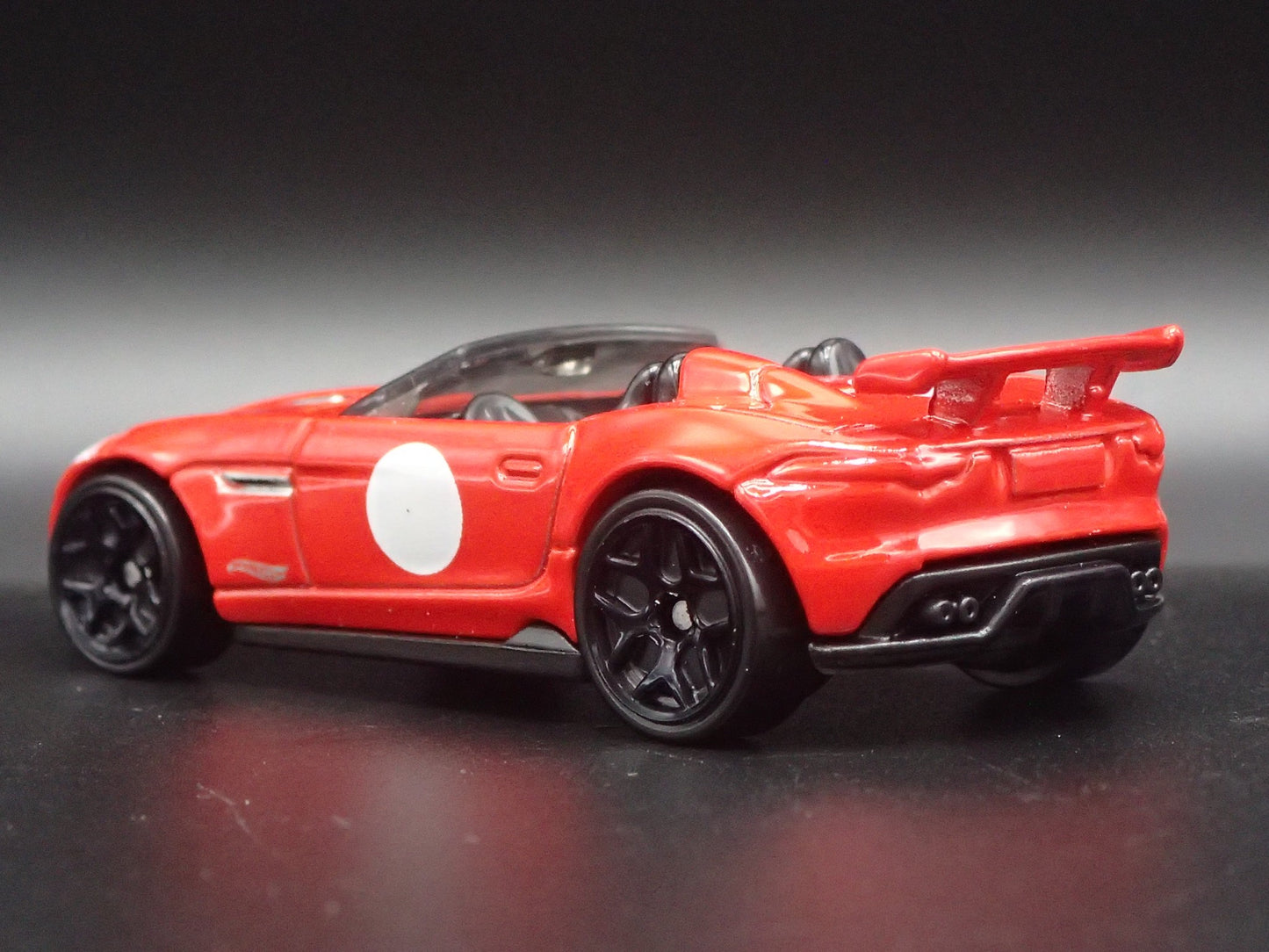 2015-2016 JAGUAR F-TYPE PROJECT 7 RED 1:64 SCALE DIORAMA DIECAST MODEL CAR