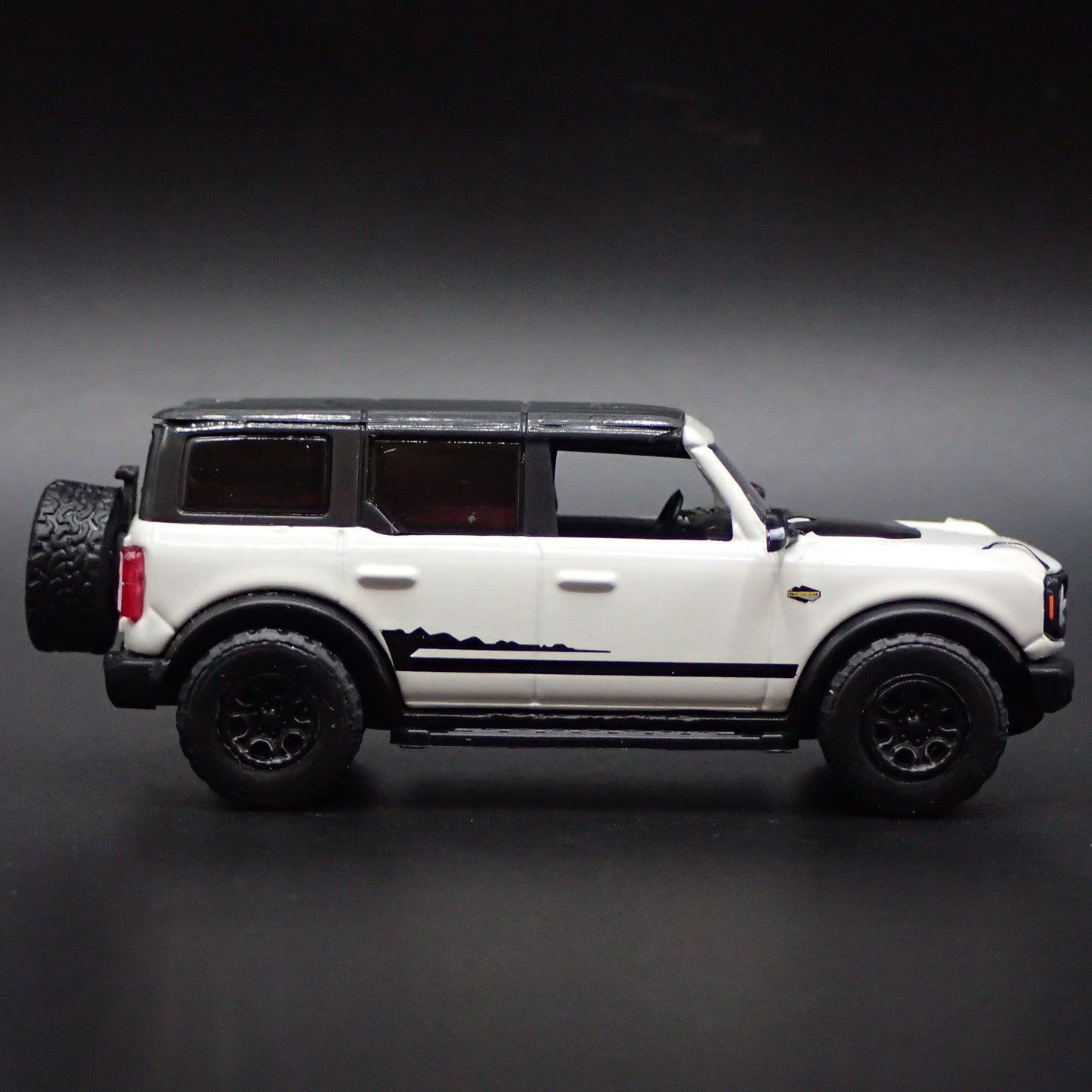 2021-2025 FORD BRONCO WILDTRAK 4 FOUR DOOR 1:64 SCALE DIORAMA DIECAST MODEL CAR