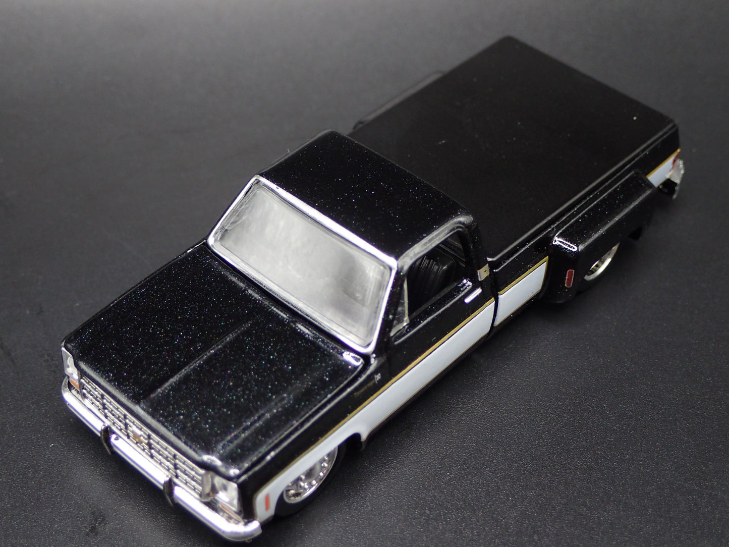 1977 CHEVY CHEVROLET SILVERADO 30 DUALLY SQUAREBODY TRUCK 1/64 DIECAST MODEL CAR