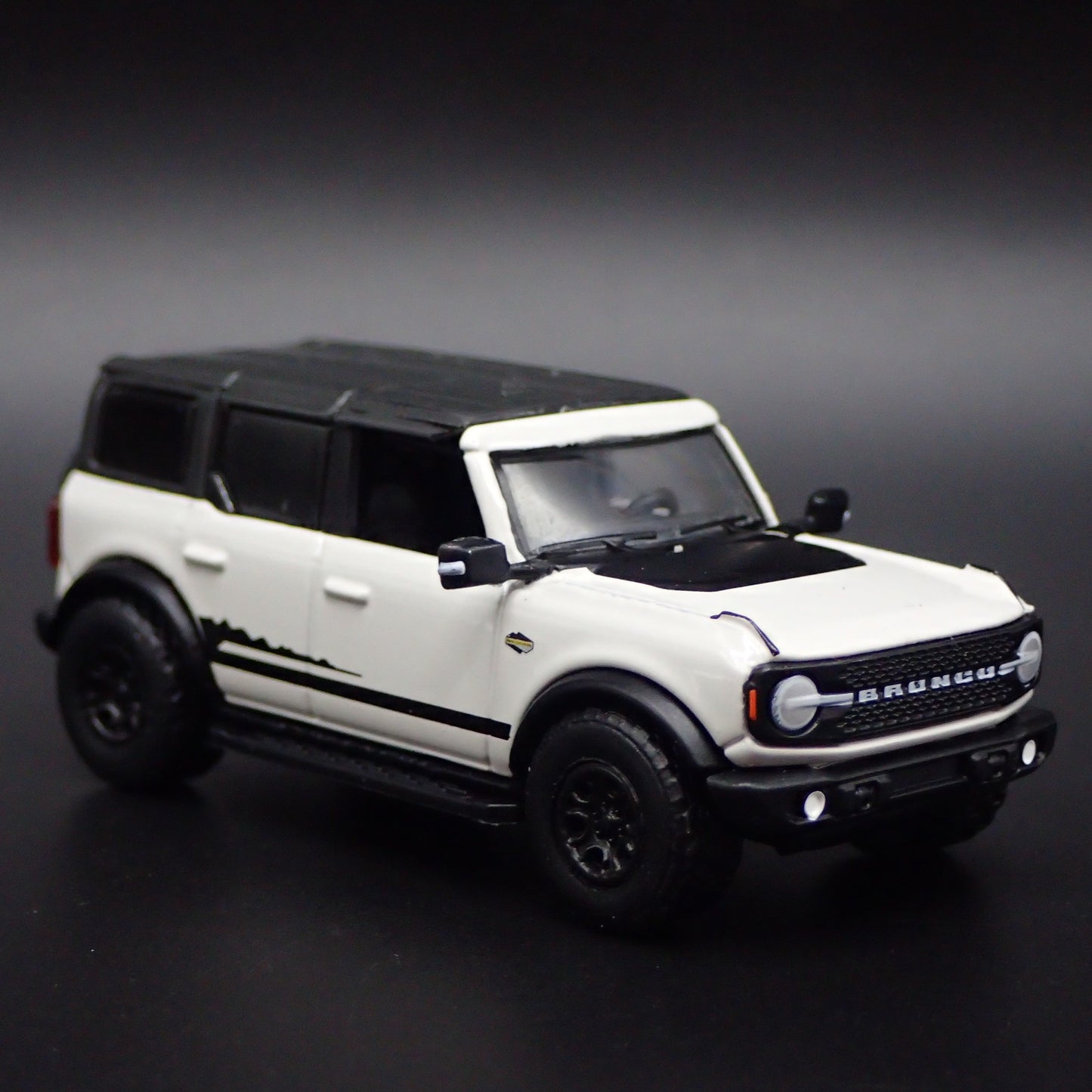 2021-2025 FORD BRONCO WILDTRAK 4 FOUR DOOR 1:64 SCALE DIORAMA DIECAST MODEL CAR