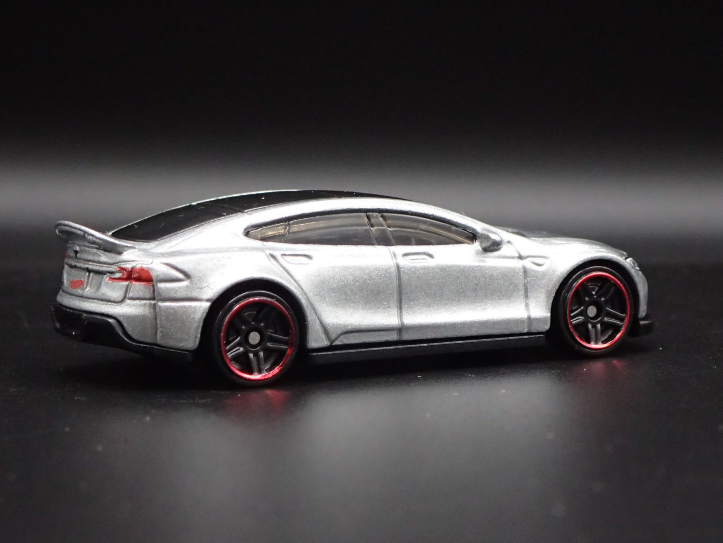 2012-2016 TESLA MODEL S 1/64 SCALE LIMITED COLLECTIBLE DIORAMA DIECAST MODEL CAR