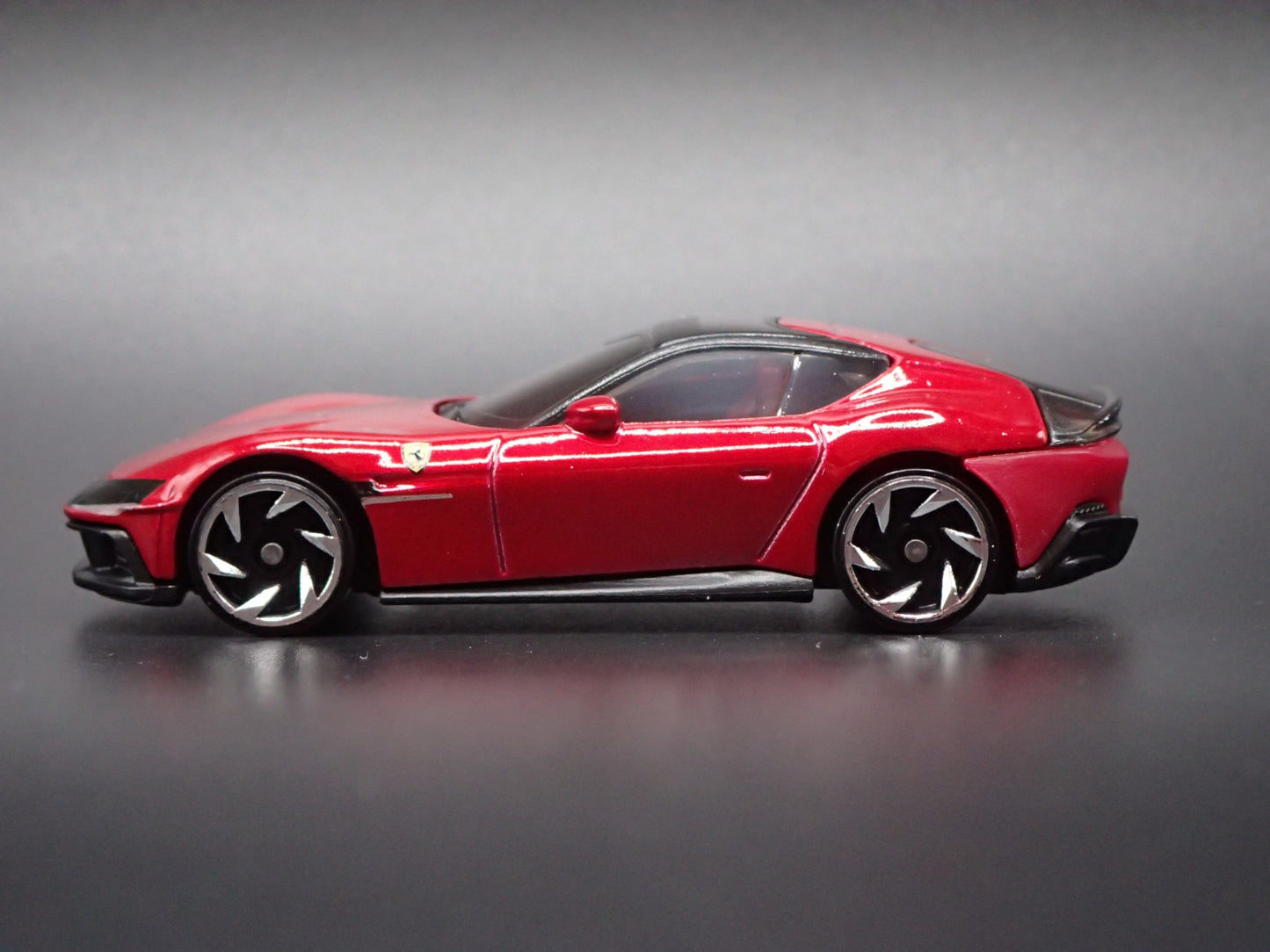2024-2026 FERRARI 12CILINDRI 1:64 SCALE COLLECTIBLE DIORAMA DIECAST MODEL CAR