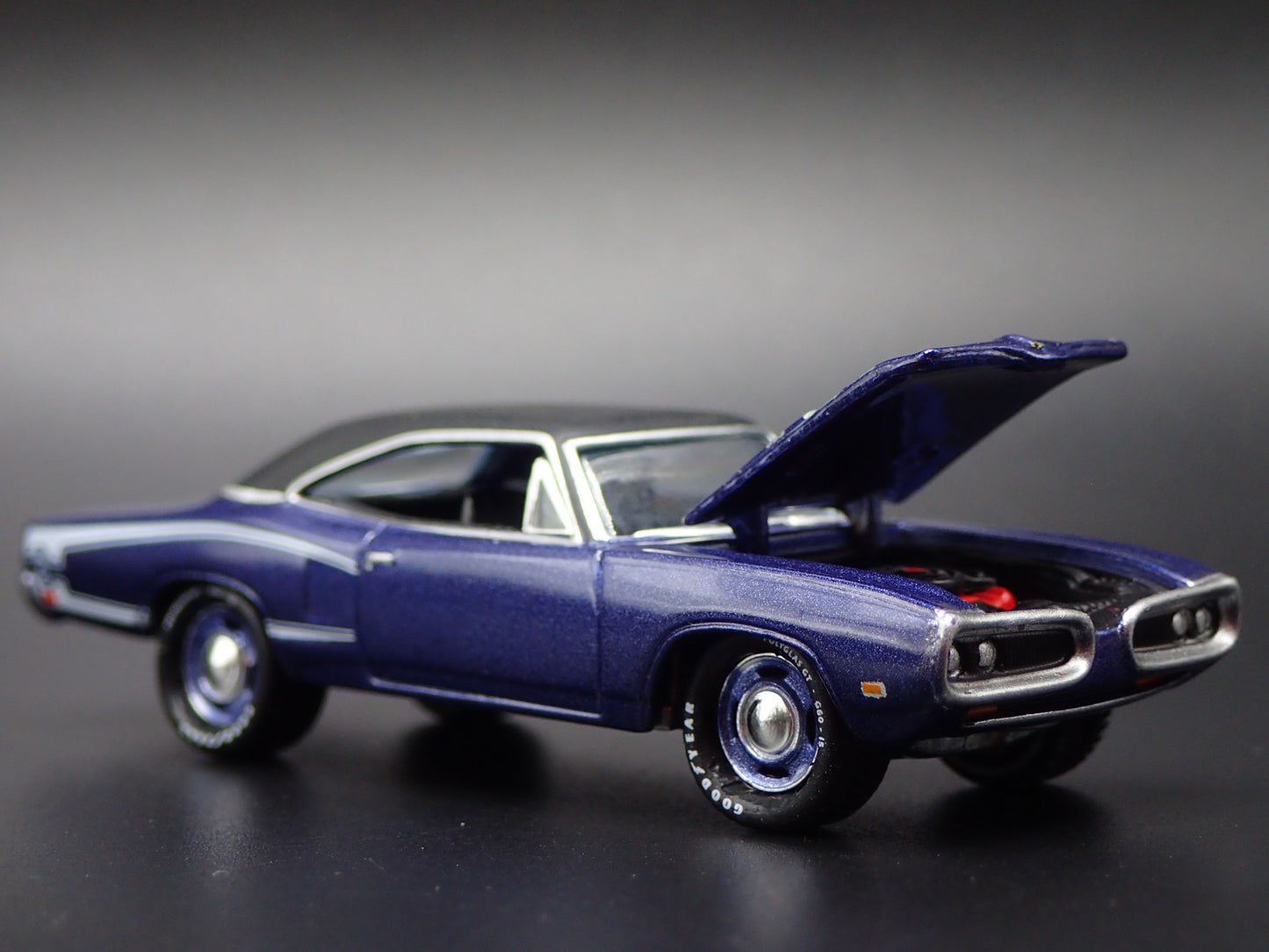 1970 70 DODGE CORONET SUPER BEE PLUM CRAZY 1:64 SCALE DIORAMA DIECAST MODEL CAR