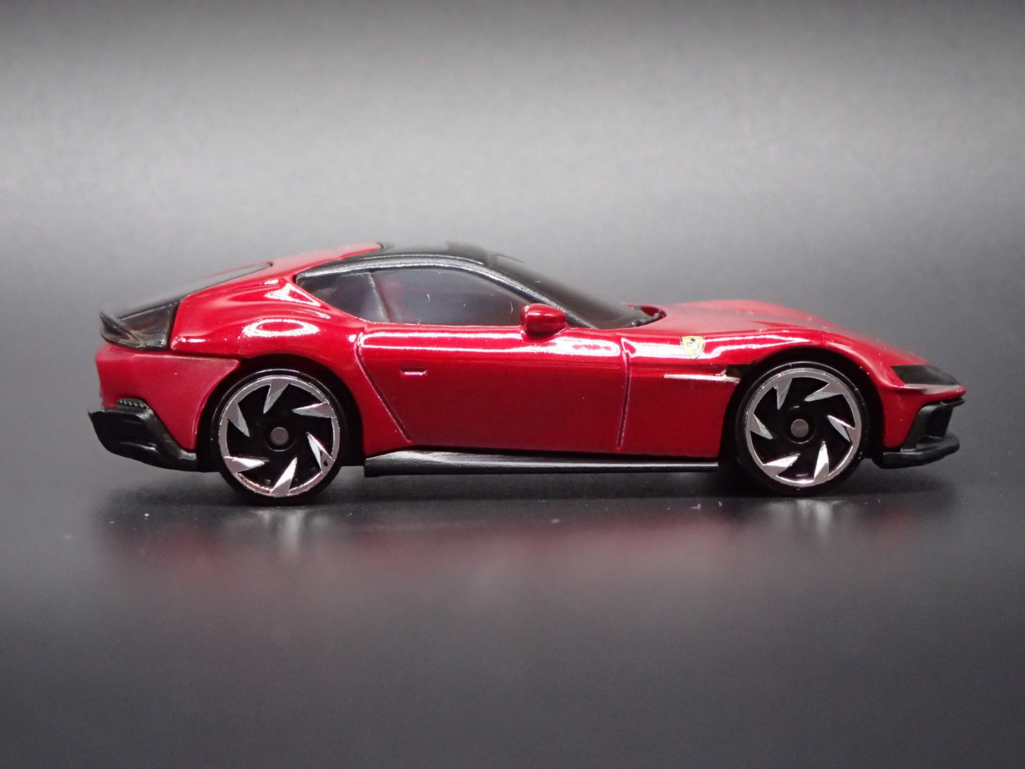2024-2026 FERRARI 12CILINDRI 1:64 SCALE COLLECTIBLE DIORAMA DIECAST MODEL CAR