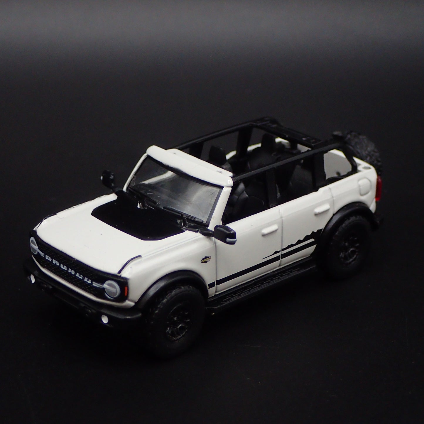 2021-2025 FORD BRONCO WILDTRAK 4 FOUR DOOR 1:64 SCALE DIORAMA DIECAST MODEL CAR