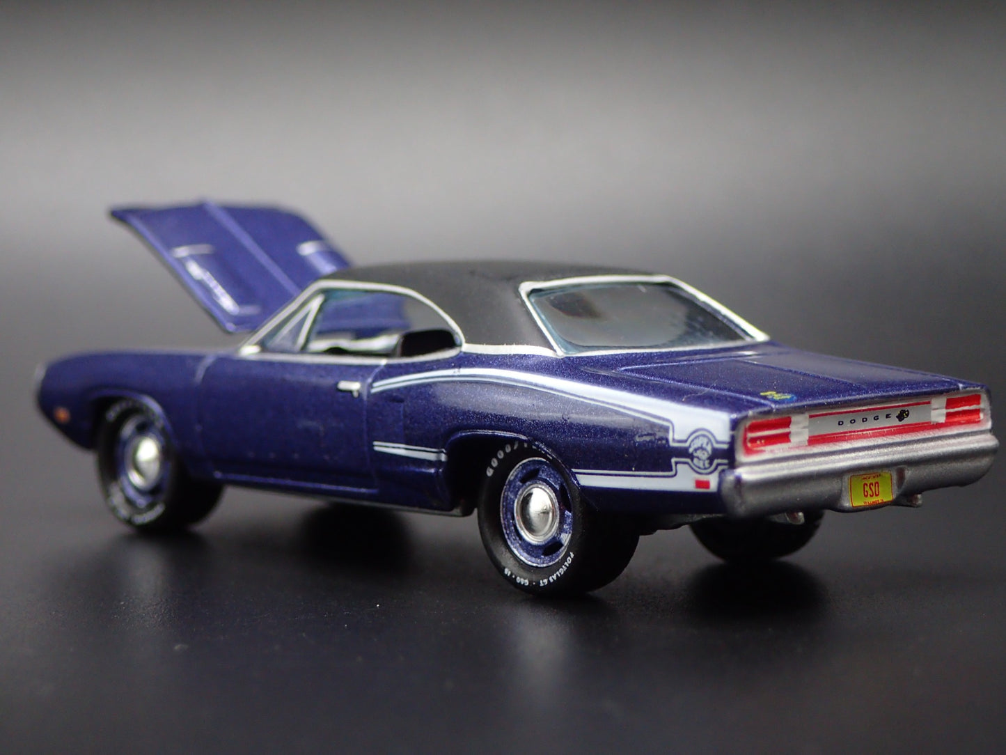 1970 70 DODGE CORONET SUPER BEE PLUM CRAZY 1:64 SCALE DIORAMA DIECAST MODEL CAR