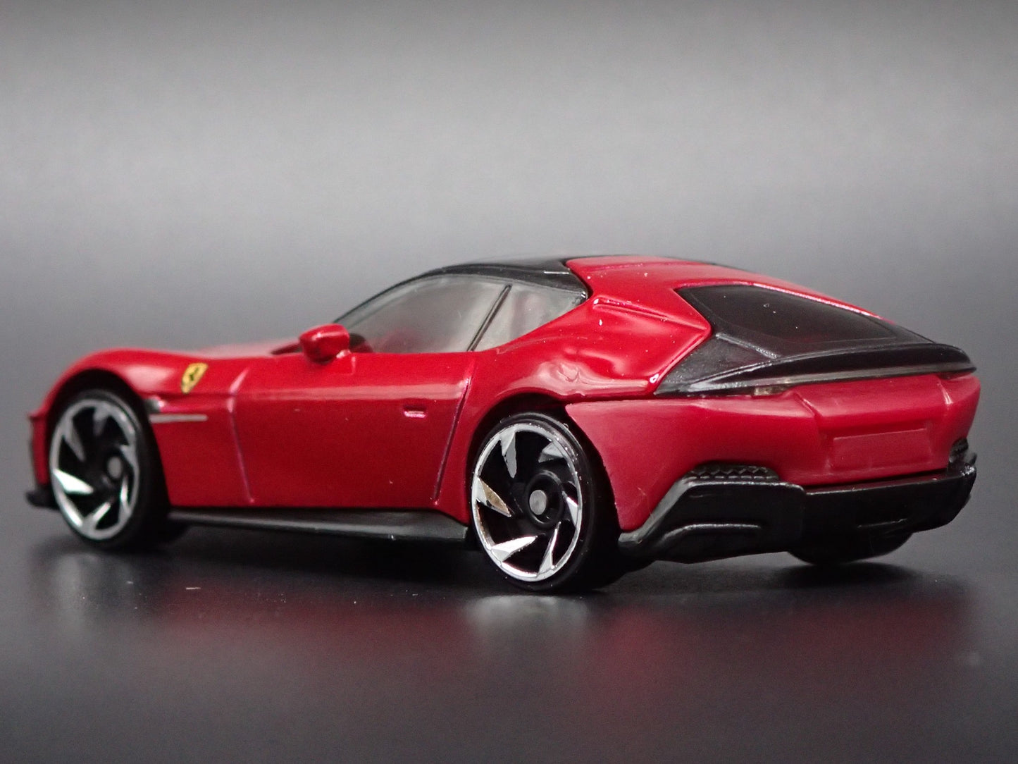 2024-2026 FERRARI 12CILINDRI 1:64 SCALE COLLECTIBLE DIORAMA DIECAST MODEL CAR