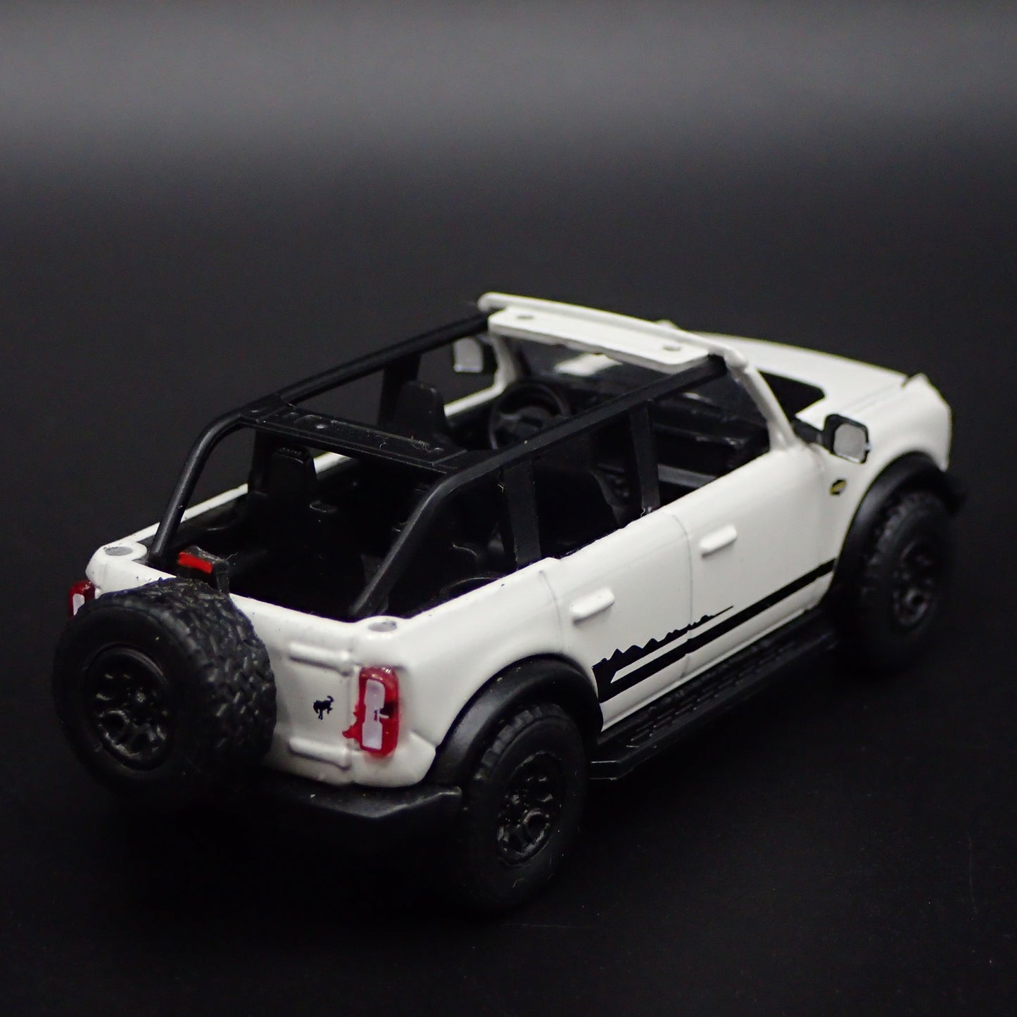 2021-2025 FORD BRONCO WILDTRAK 4 FOUR DOOR 1:64 SCALE DIORAMA DIECAST MODEL CAR