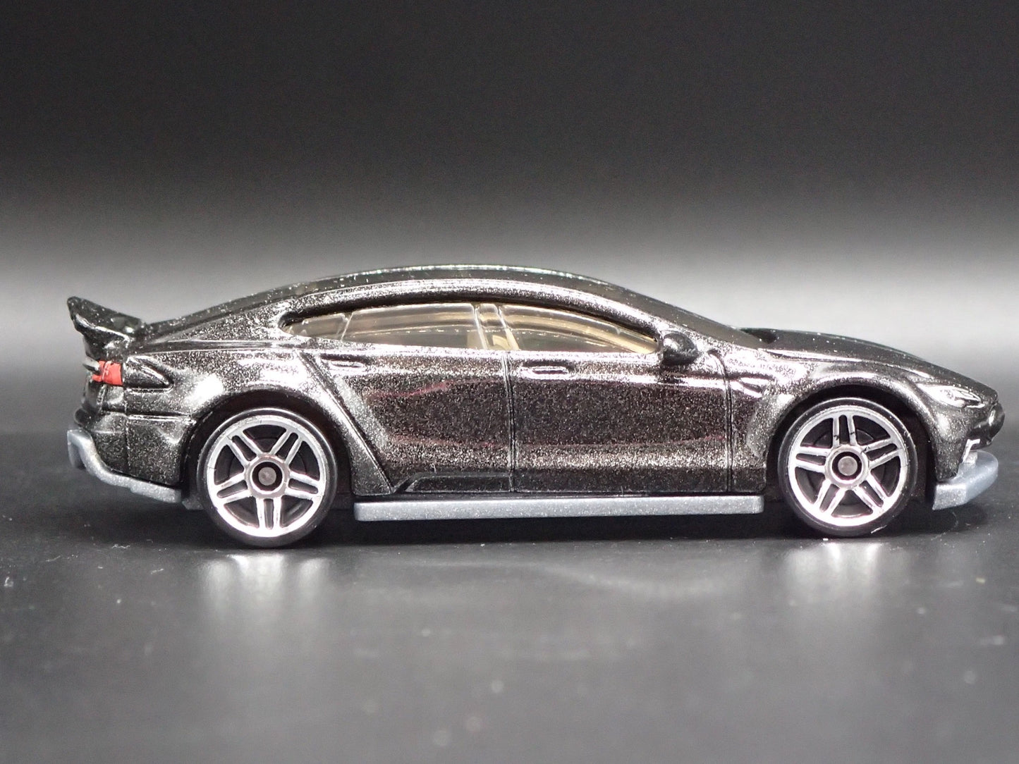 2012-2016 TESLA MODEL S BLACK 1/64 SCALE COLLECTIBLE DIORAMA DIECAST MODEL CAR