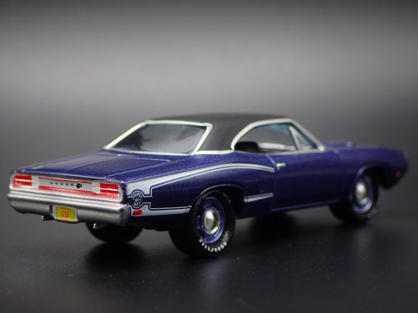 1970 70 DODGE CORONET SUPER BEE PLUM CRAZY 1:64 SCALE DIORAMA DIECAST MODEL CAR