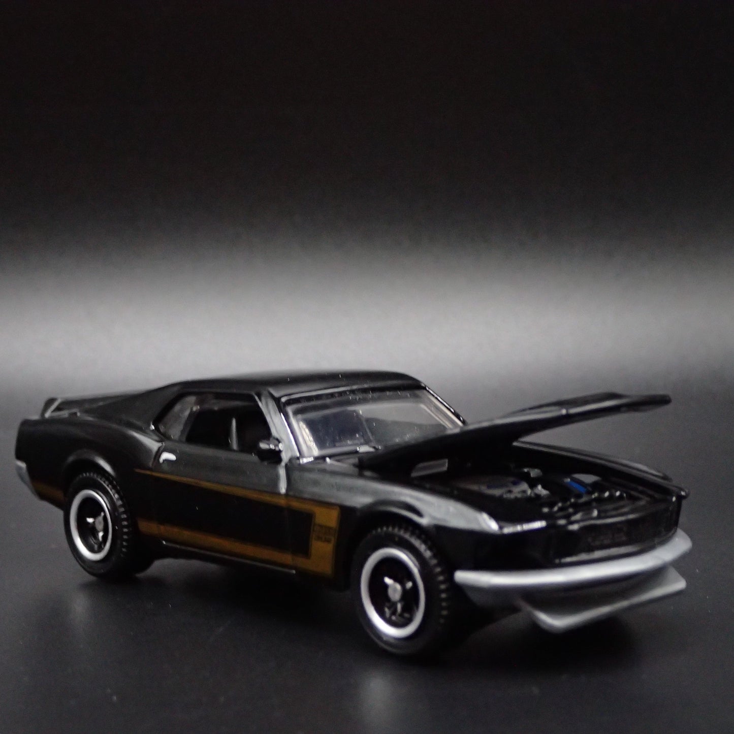 1969 69 FORD MUSTANG BOSS 302 FASTBACK 1/64 SCALE COLLECTIBLE DIECAST MODEL CAR