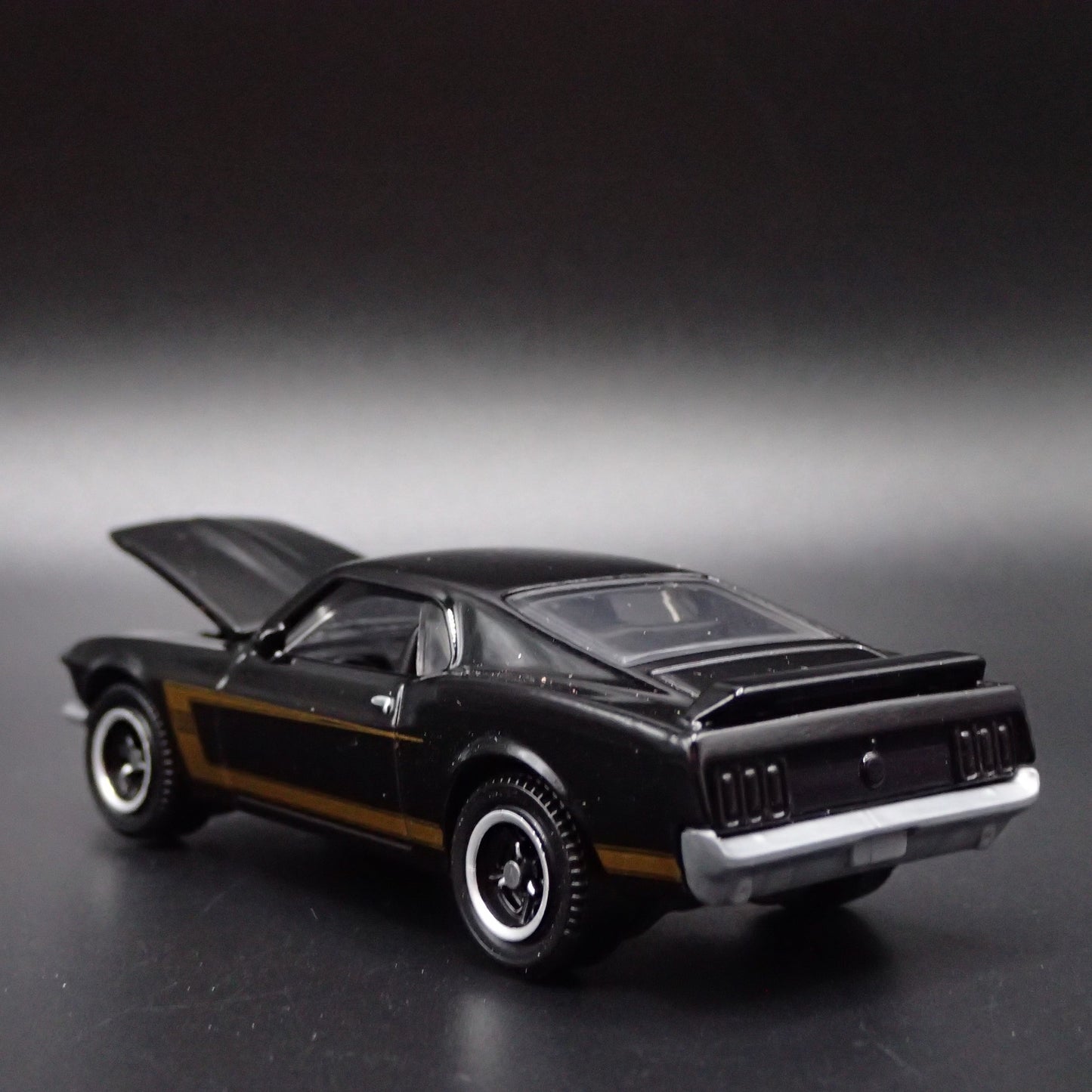 1969 69 FORD MUSTANG BOSS 302 FASTBACK 1/64 SCALE COLLECTIBLE DIECAST MODEL CAR