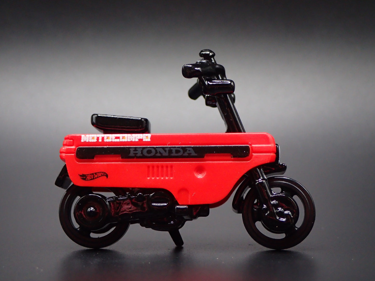1981-1983 HONDA MOTOCOMPO TRUNK BIKE 1:64 SCALE COLLECTIBLE DIECAST MODEL CAR